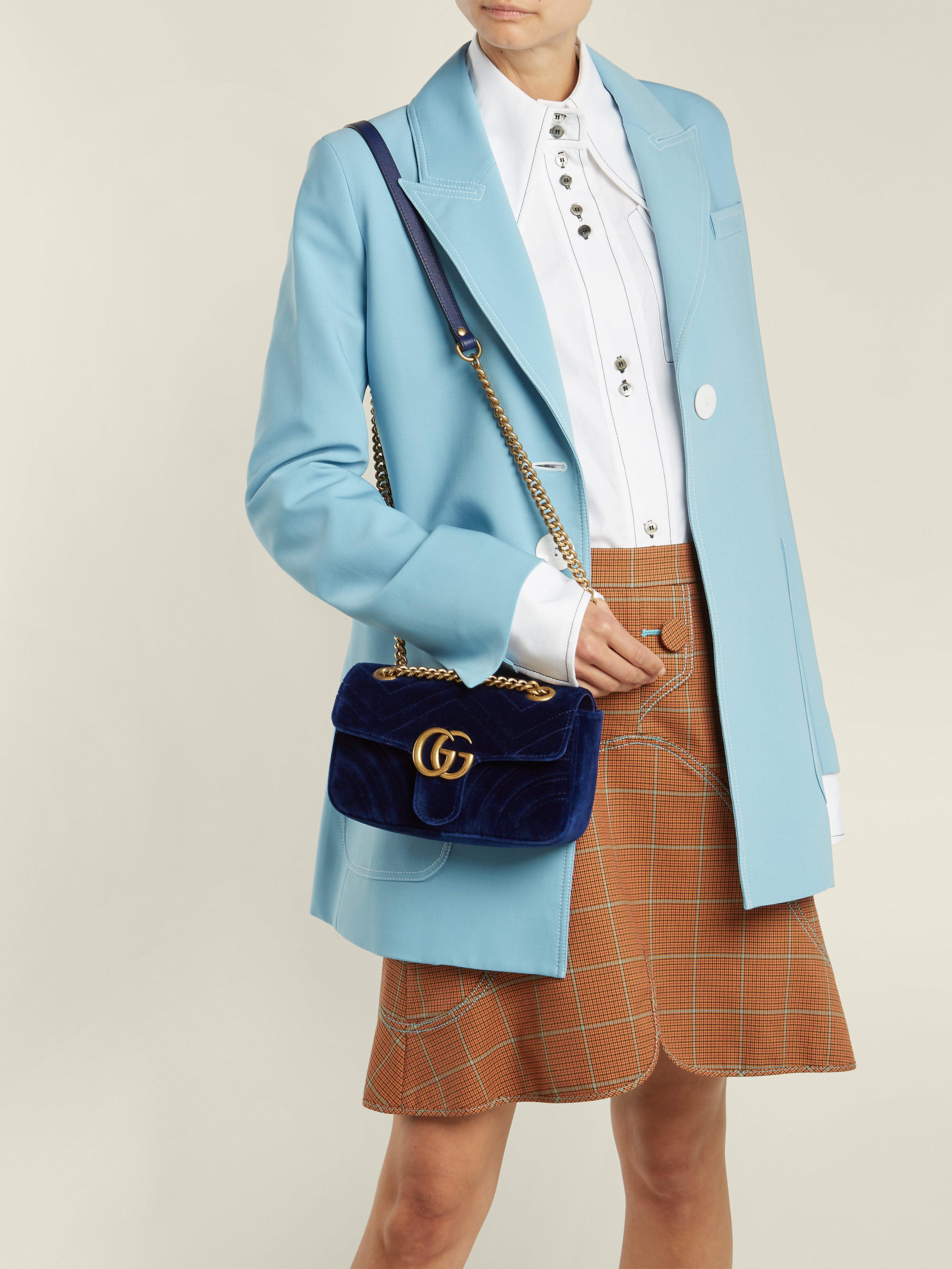 Sac bandoulière velours matelassé GG Marmont mini Gucci en coloris Bleu |  Lyst