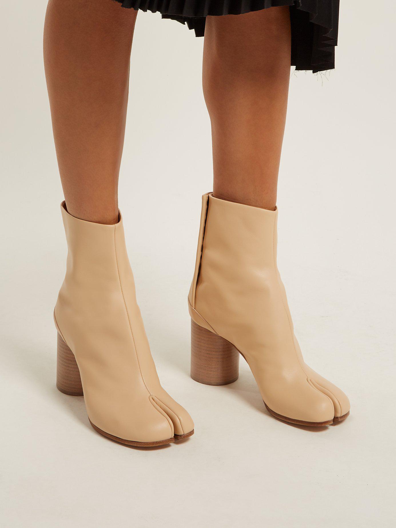Maison Margiela Tabi Split Toe Leather Ankle Boots in Nude (Natural) - Lyst
