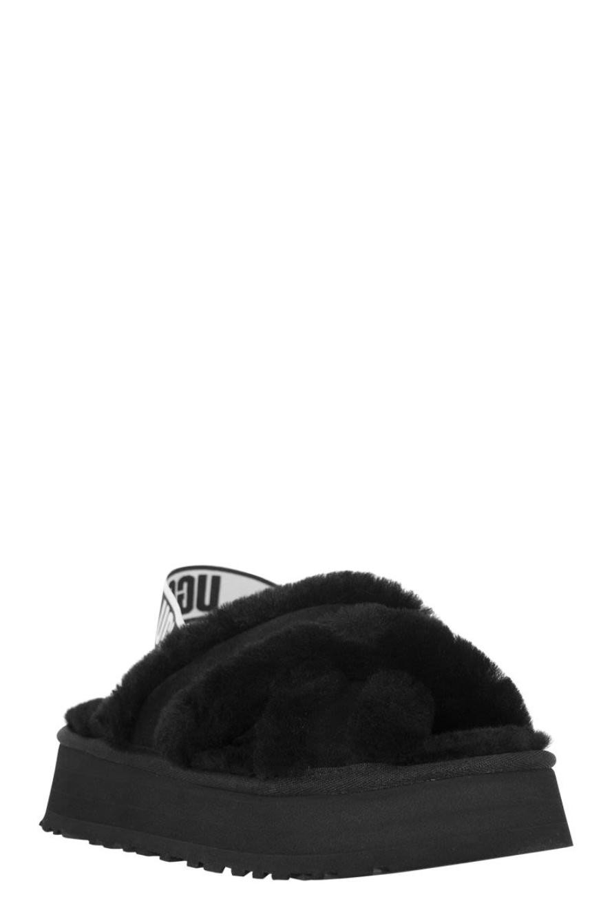 UGG Cross - Sheepskin Sandal in Black | Lyst