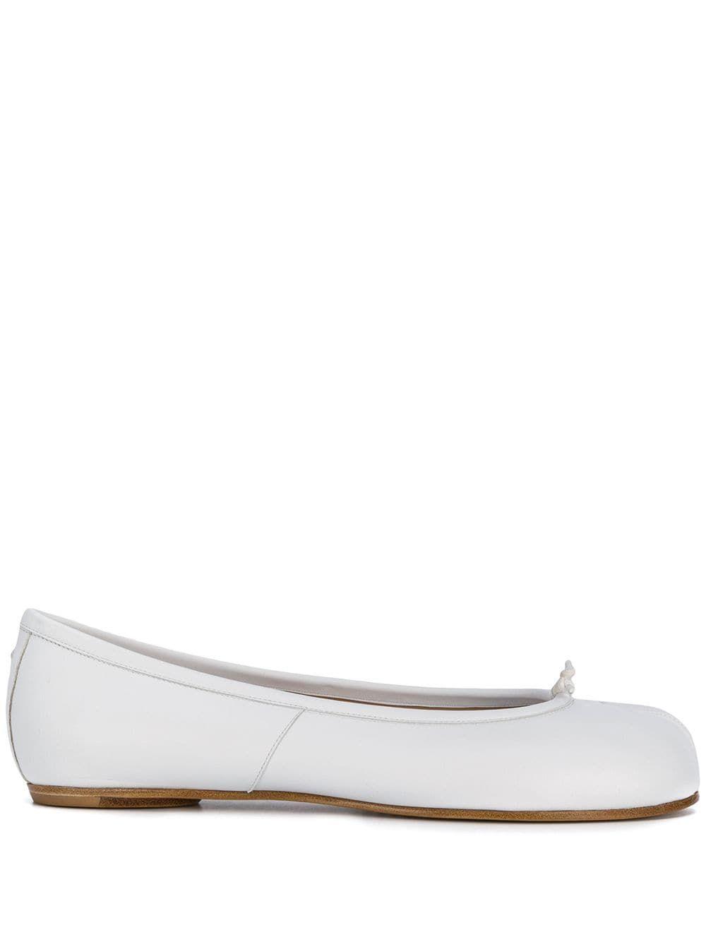 Womens Shoes Flats and flat shoes Ballet flats and ballerina shoes Maison Margiela Tabi Leather Ballet Flats in White 