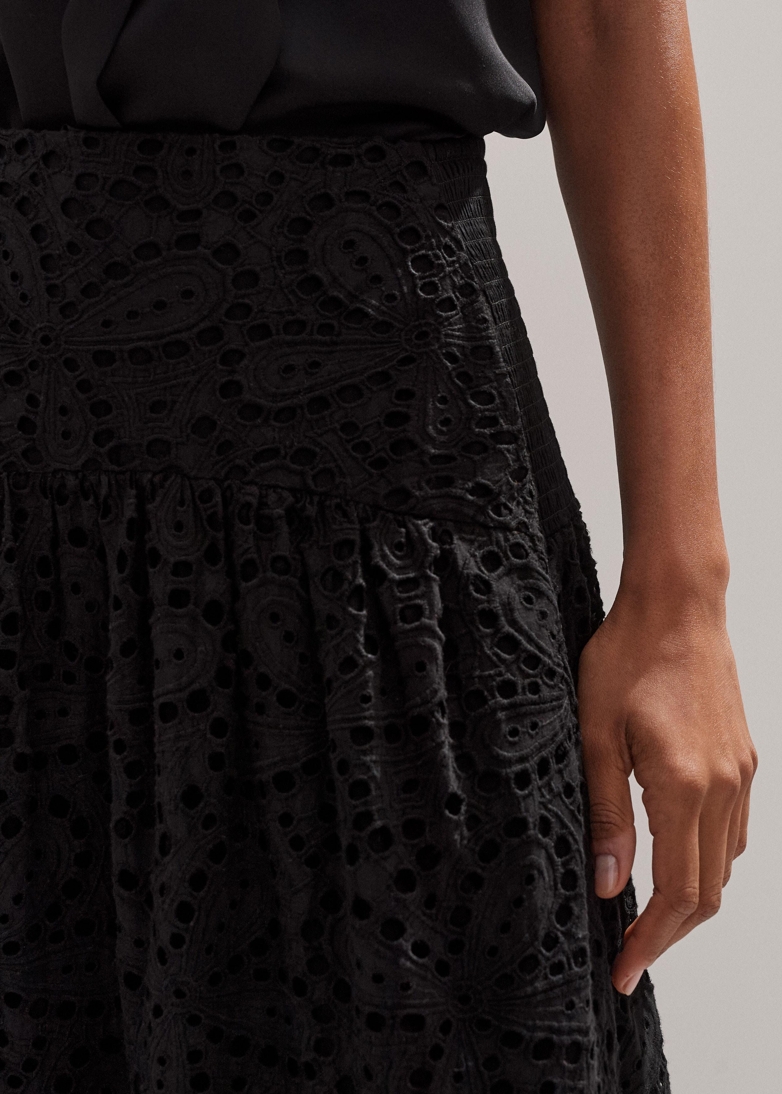 ME+EM Cotton Lace Flower Broderie Maxi Skirt in White | Lyst, image size:2500x3500