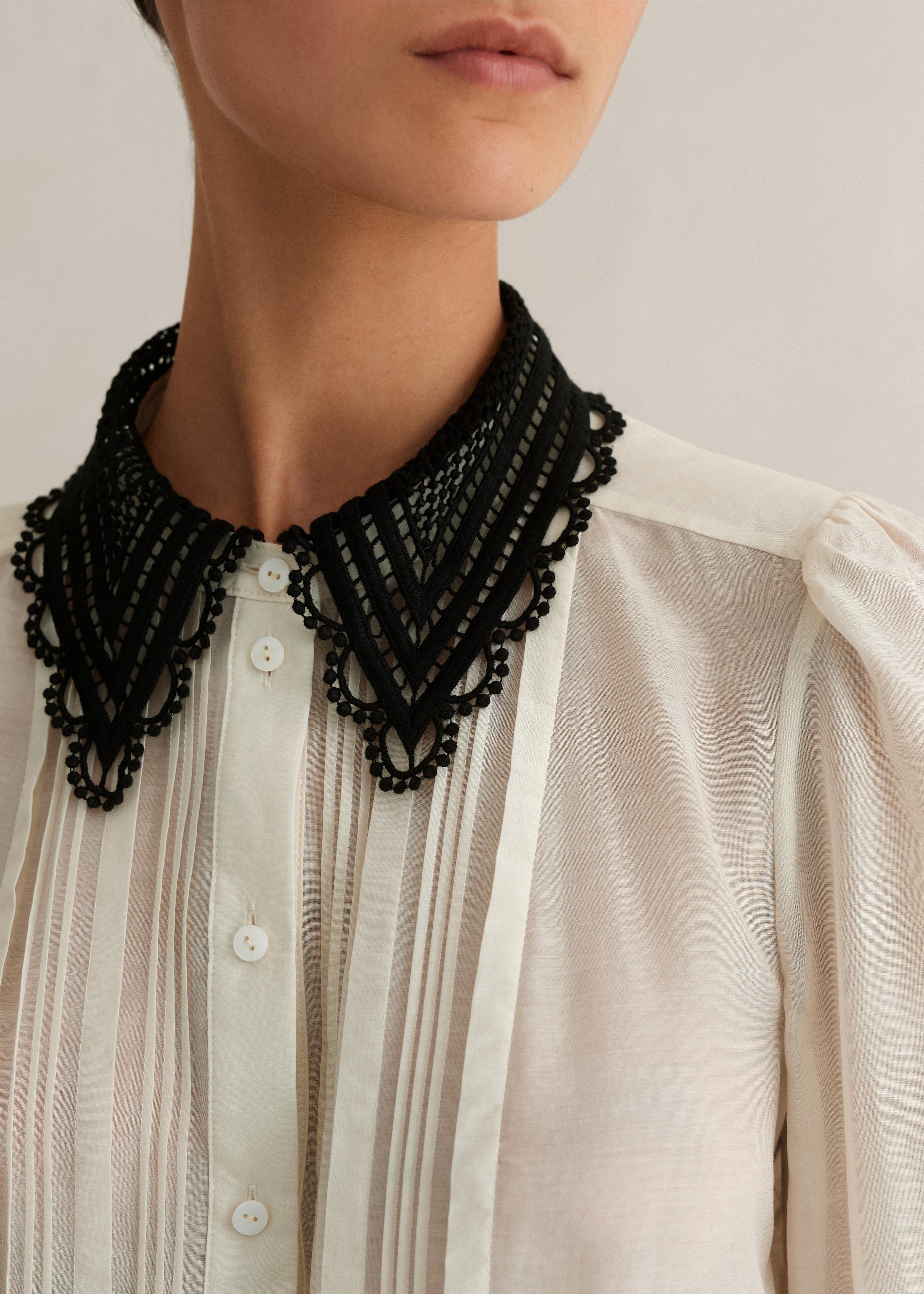 laubeblanc Embroidery collar Blouse かじまり laubeblanc Embroidery collar Blouse かじまり