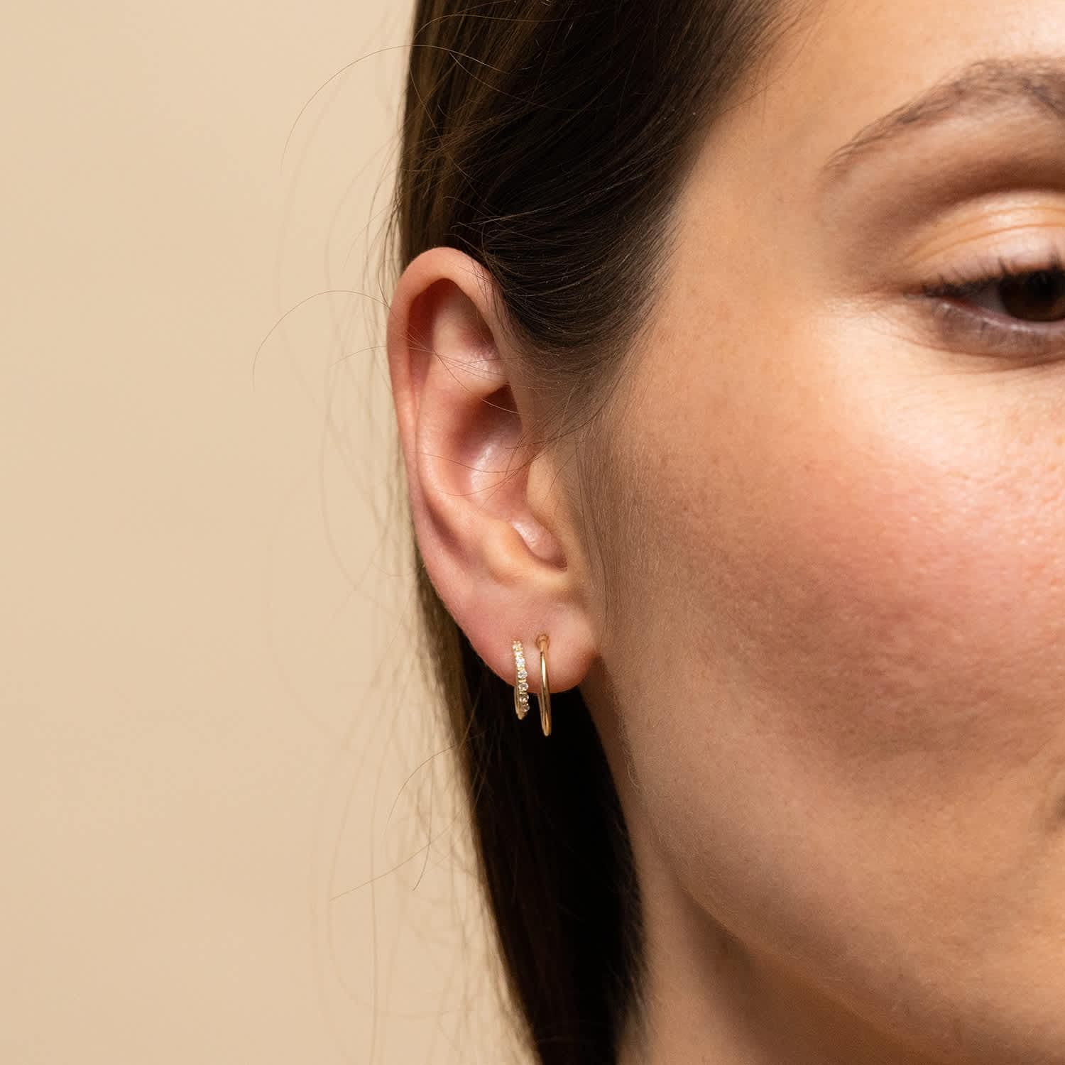 Mejuri Sapphire Hoops 2024 www.alhudapk