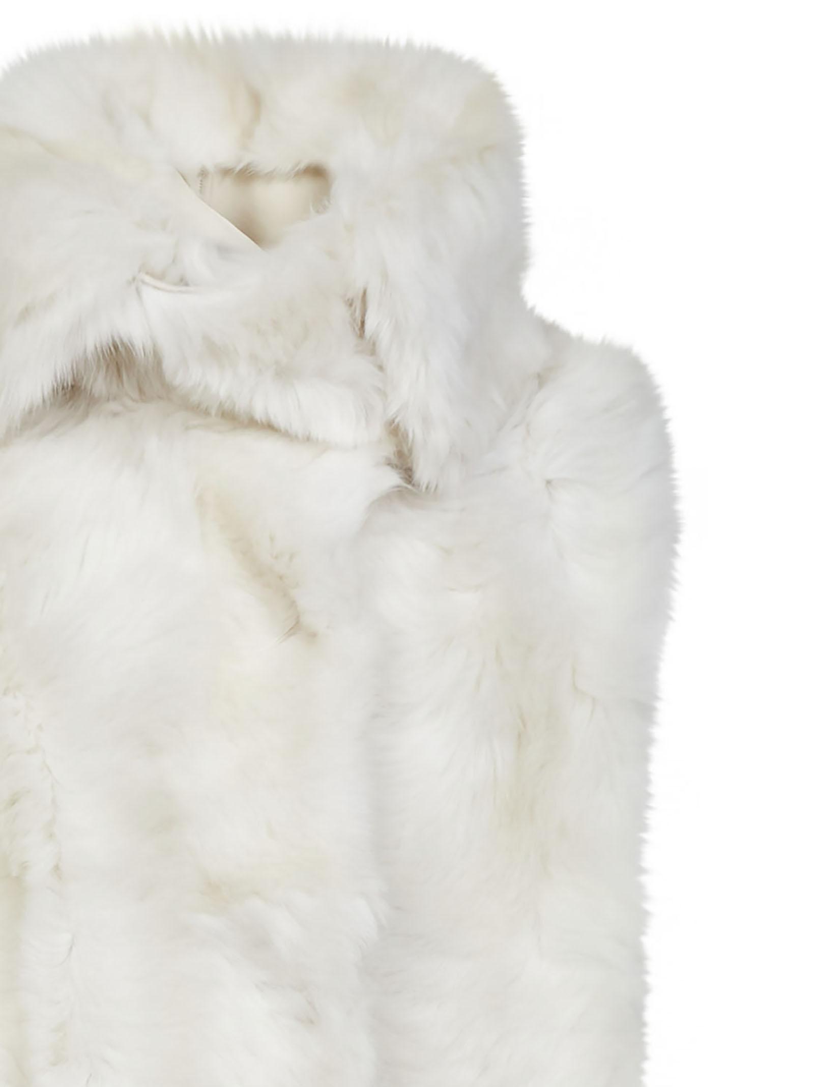 Womens Clothing Jackets Fur jackets Yves Salomon Leather Reversible Style Slit Pocket Detail Toscana Lambskin Gilet in White 