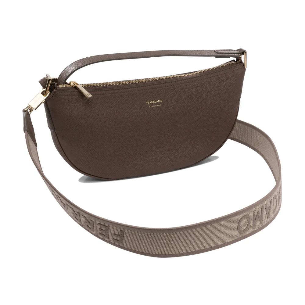 ショルダーバッグ・ポシェット Ferragamo Shoulder bags Brown Ferragamo Shoulder Bags in Brown | Lyst