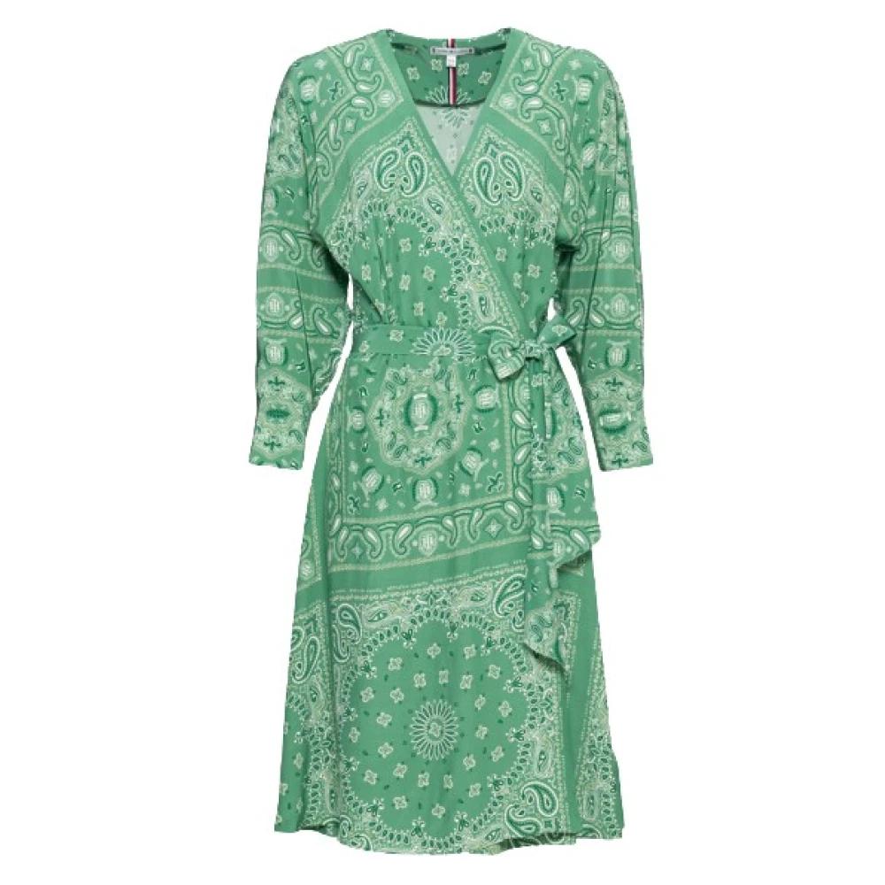 green emerald velvet dress Tommy Hilfiger Women's Sleeveless Crew Neck Floral Print Jersey Shift Dress,  Parakeet Multi, 0 at Amazon Women's Clothing store