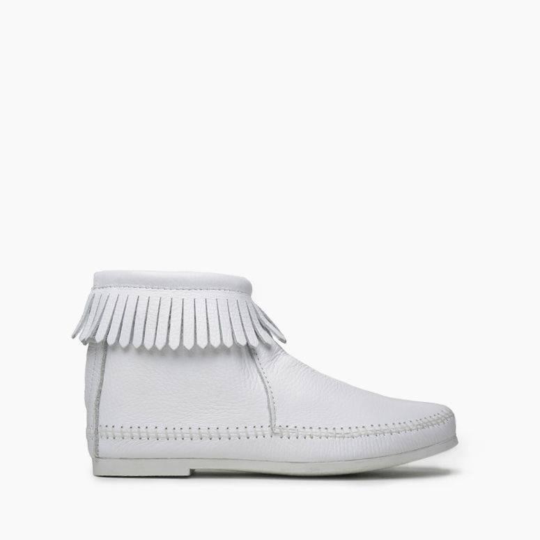 minnetonka hardsole boot