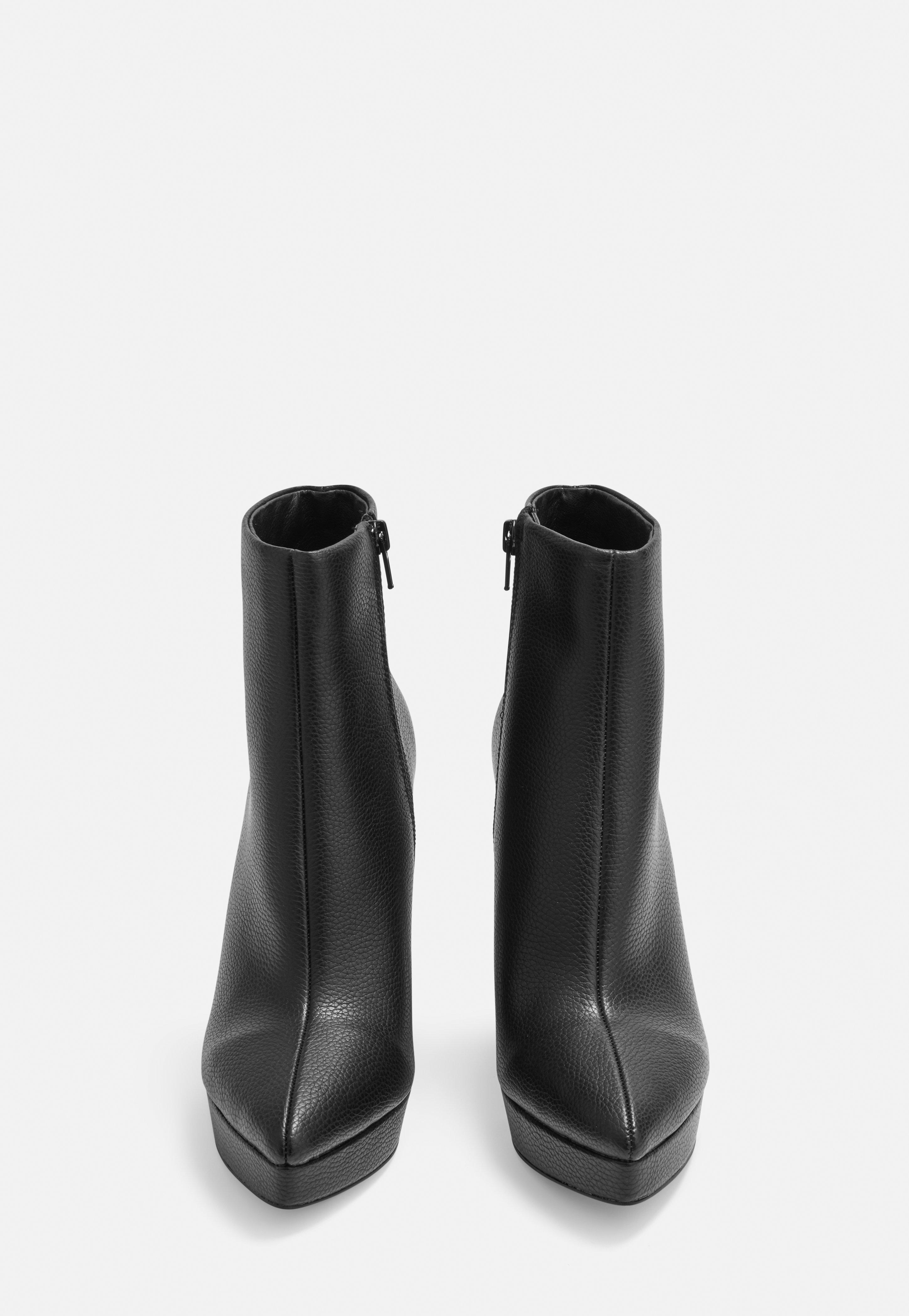 platform pointed toe boots