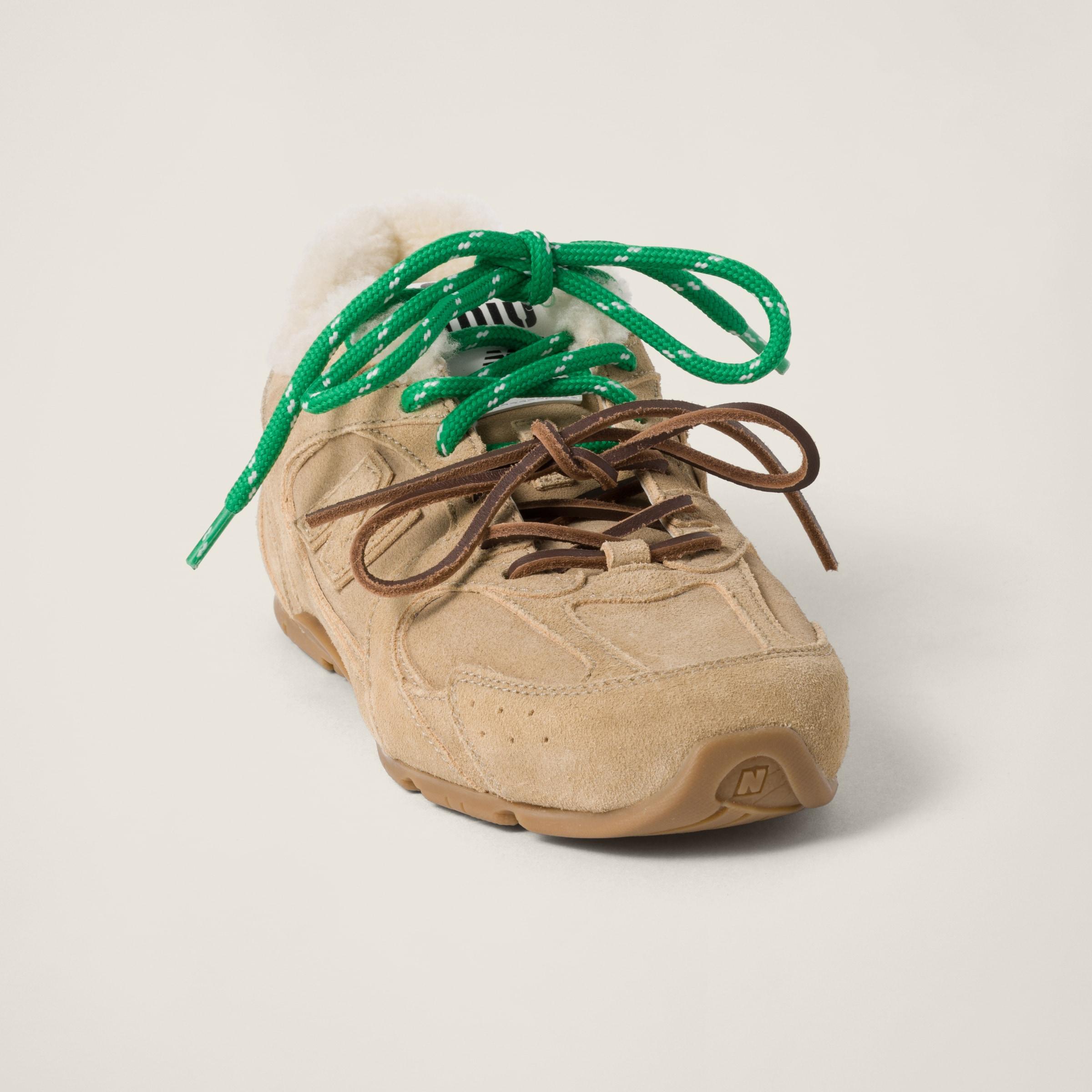 【Miu Miu】 Shearling-linedスエードスニーカー Miu Miu Suede Shearling-Lined Booties | Neiman Marcus