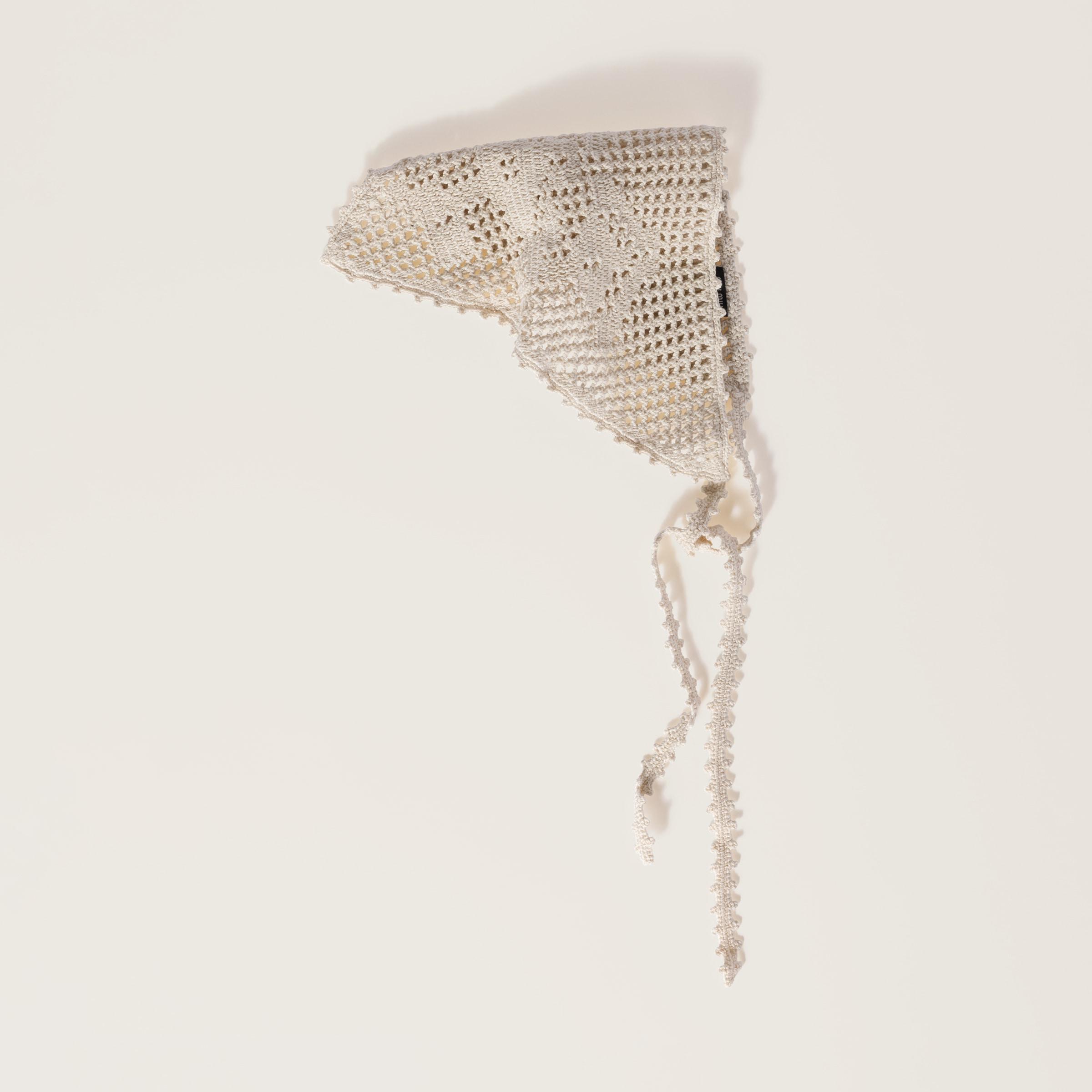 【MiuMiu】コットン クロシェ トライアングルスカーフ Miu Miu Crochet Cotton Triangle Scarf in Natural | Lyst