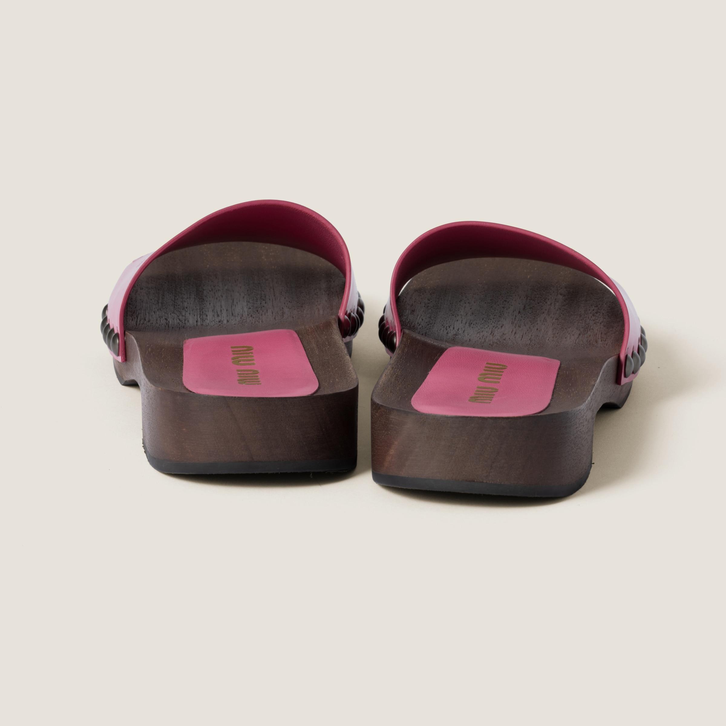 サンダル・ミュール Miu Miu Fuchsia Leather Clogs Miu Miu Fuchsia Leather Clogs | italist