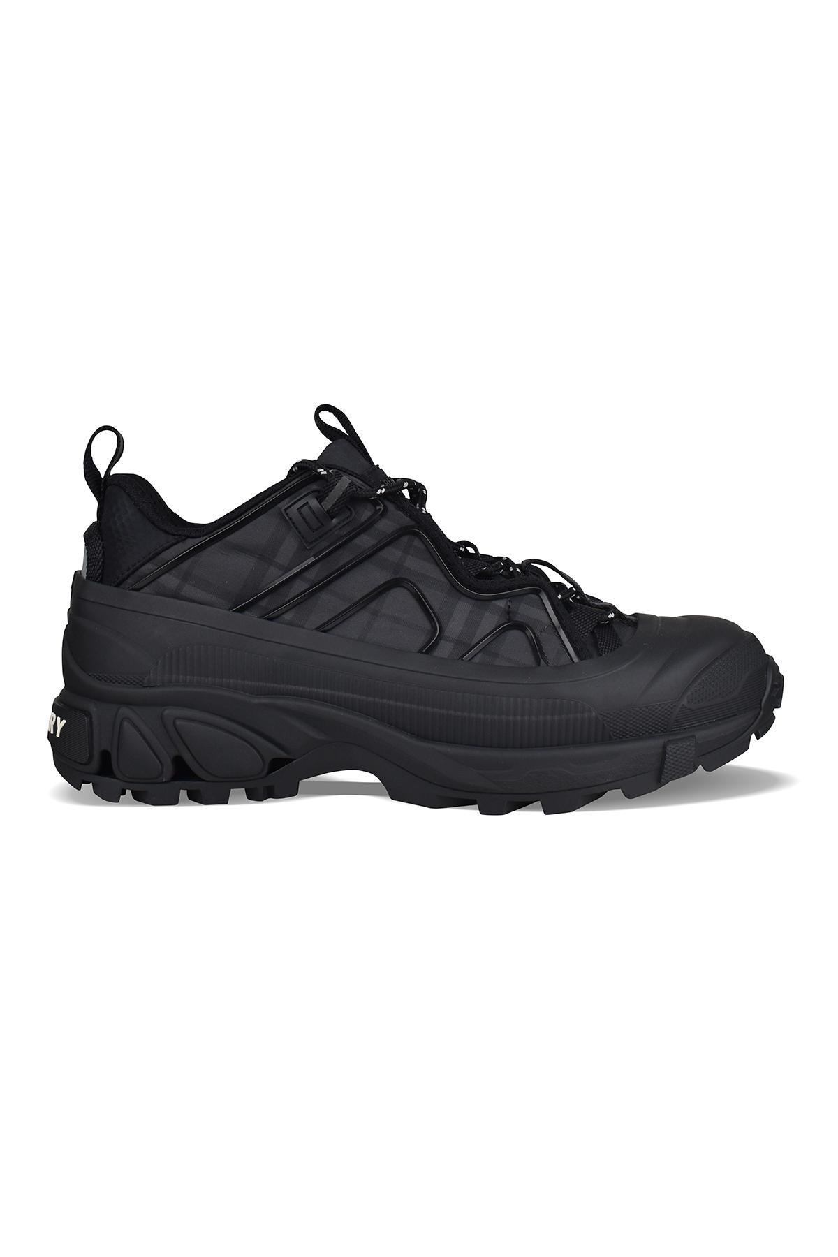 Burberry Leather Arthur Low-Top Sneakers in Black | Lyst