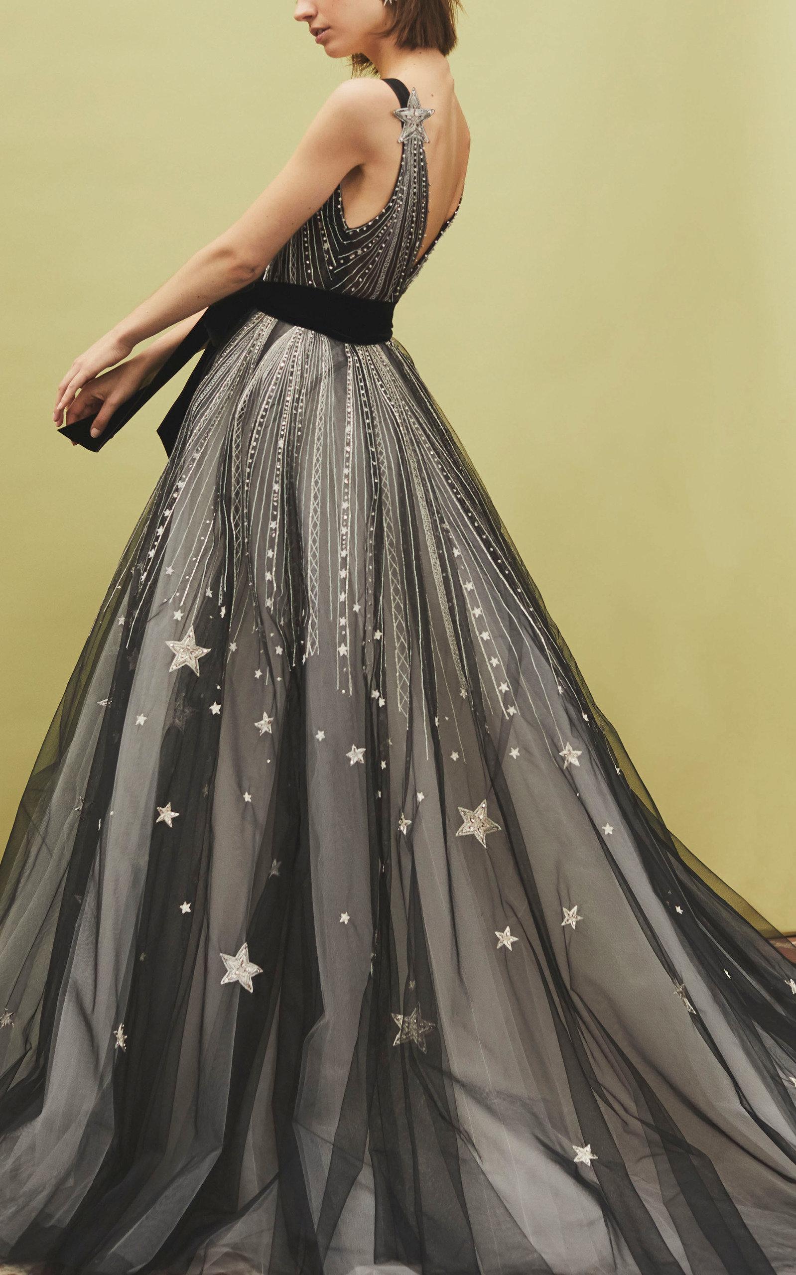 monique lhuillier grey gown