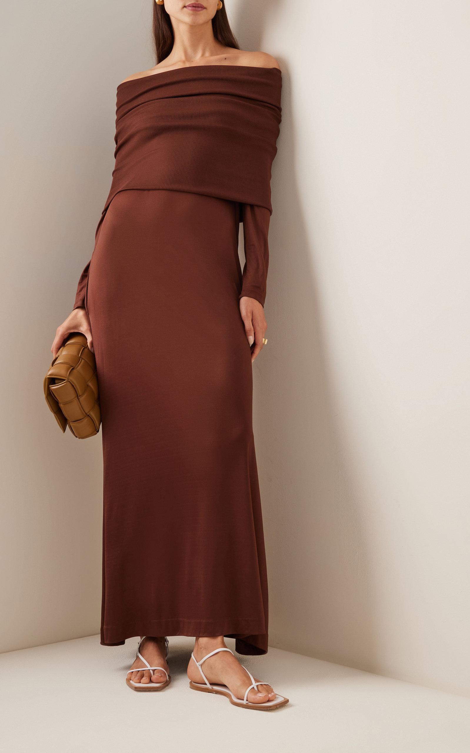 konvertering Vær stille Mange By Malene Birger Nalah Off-the-shoulder Jersey Maxi Dress in Brown | Lyst