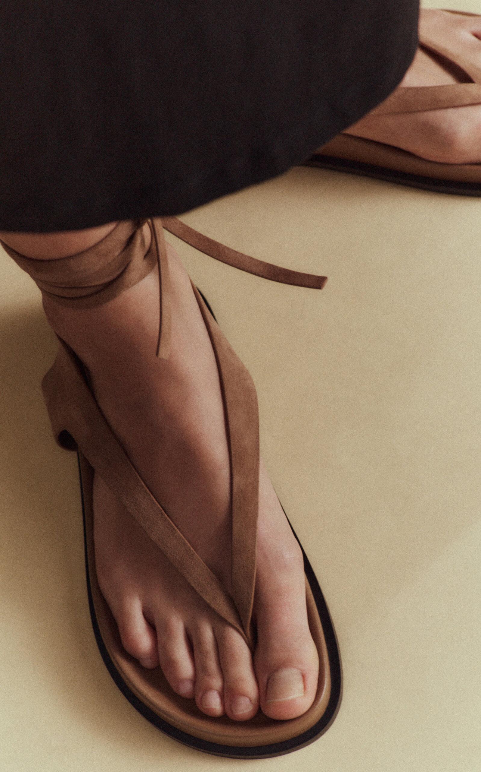 シューズ・サンダルその他 A.EMERY Woman Flat sandals Burnt 2022306 SIENNASUEDE A.Emery Flat Sandals for Women | Mytheresa