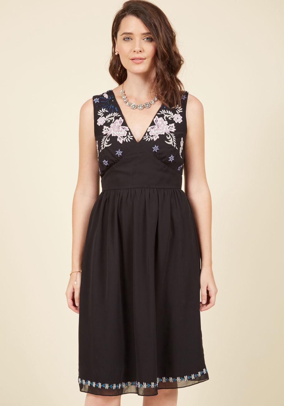 Top Categories ModCloth is an American online retailer that specializes in vintage inspired and indie clothing. Its website features a blog that covers green living, music, cooking ads and the latest fashion trends. Customers like ModCloth due to its fast shipping and superior quality products according to their reviews.