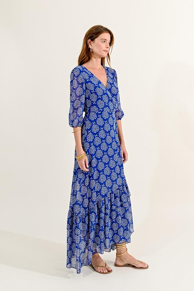 Robe longue portefeuille encolure V Molly Bracken en coloris Bleu Lyst