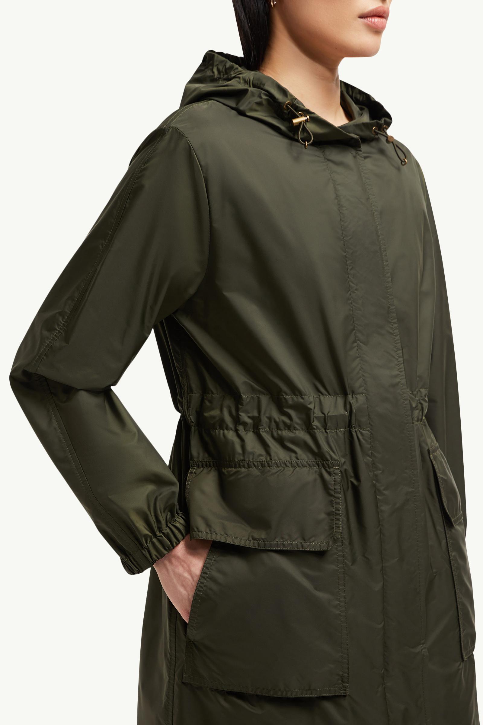 【MONCLER】Impermeabile con cappuccio Hiengos★レインコート MONCLER 2025春夏 モンクレール レディースIMPERMEABILE CON