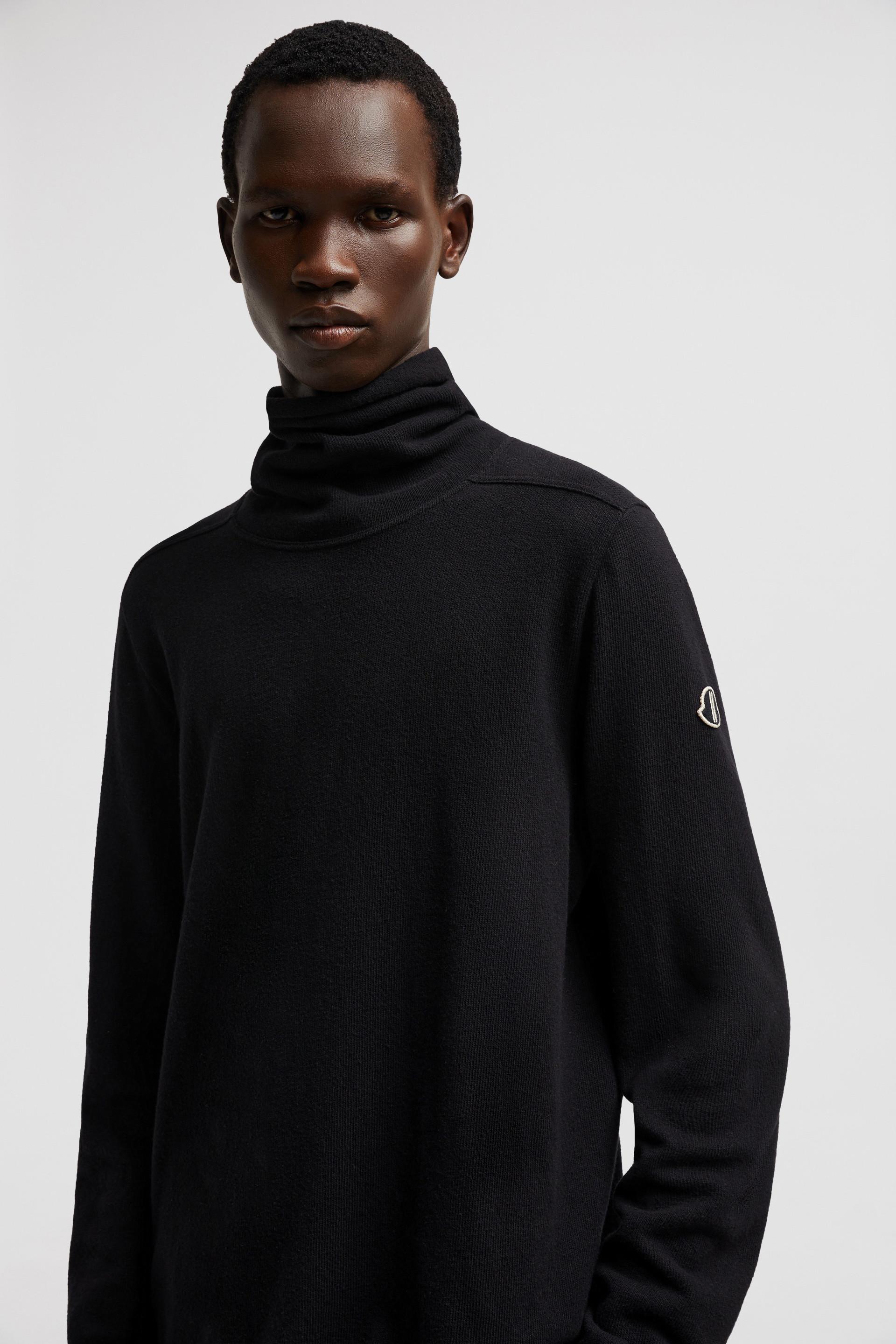 Moncler black jumper hotsell