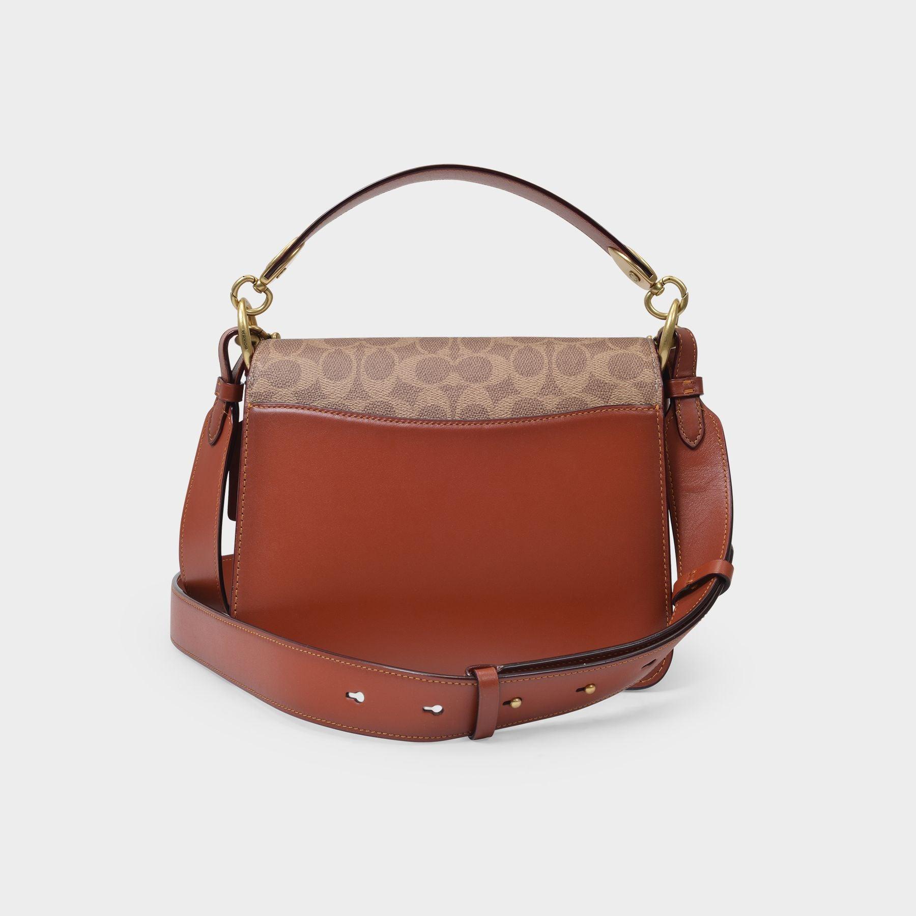 beat shoulder bolsa in signature canvas with souvenir patches