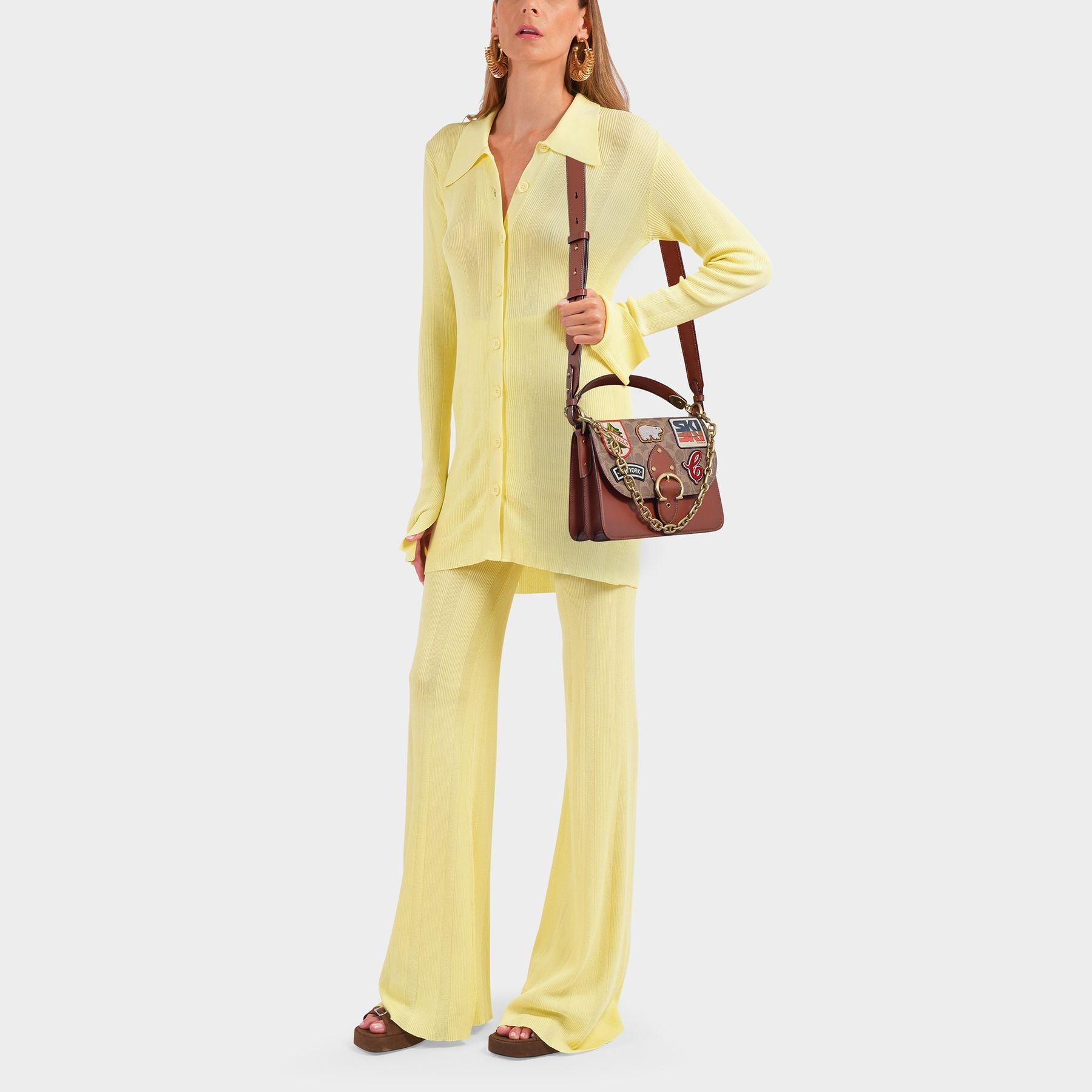 beat shoulder bolsa in signature canvas with souvenir patches