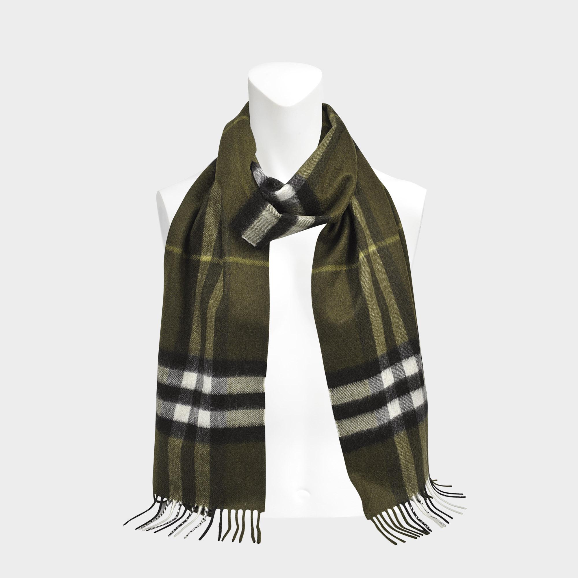 Bange for at dø Arving Bemyndigelse Burberry Cashmere Giant Icon Scarf 168x130 Cm in Green - Lyst