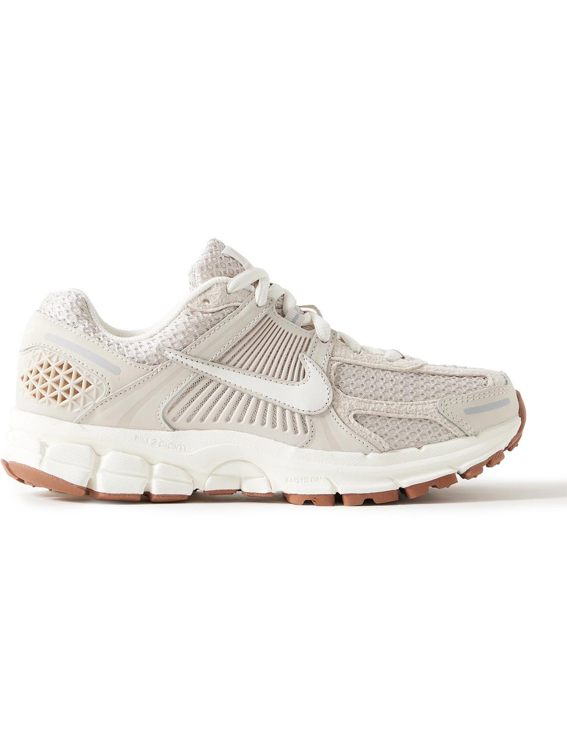 nike white rubber shoes