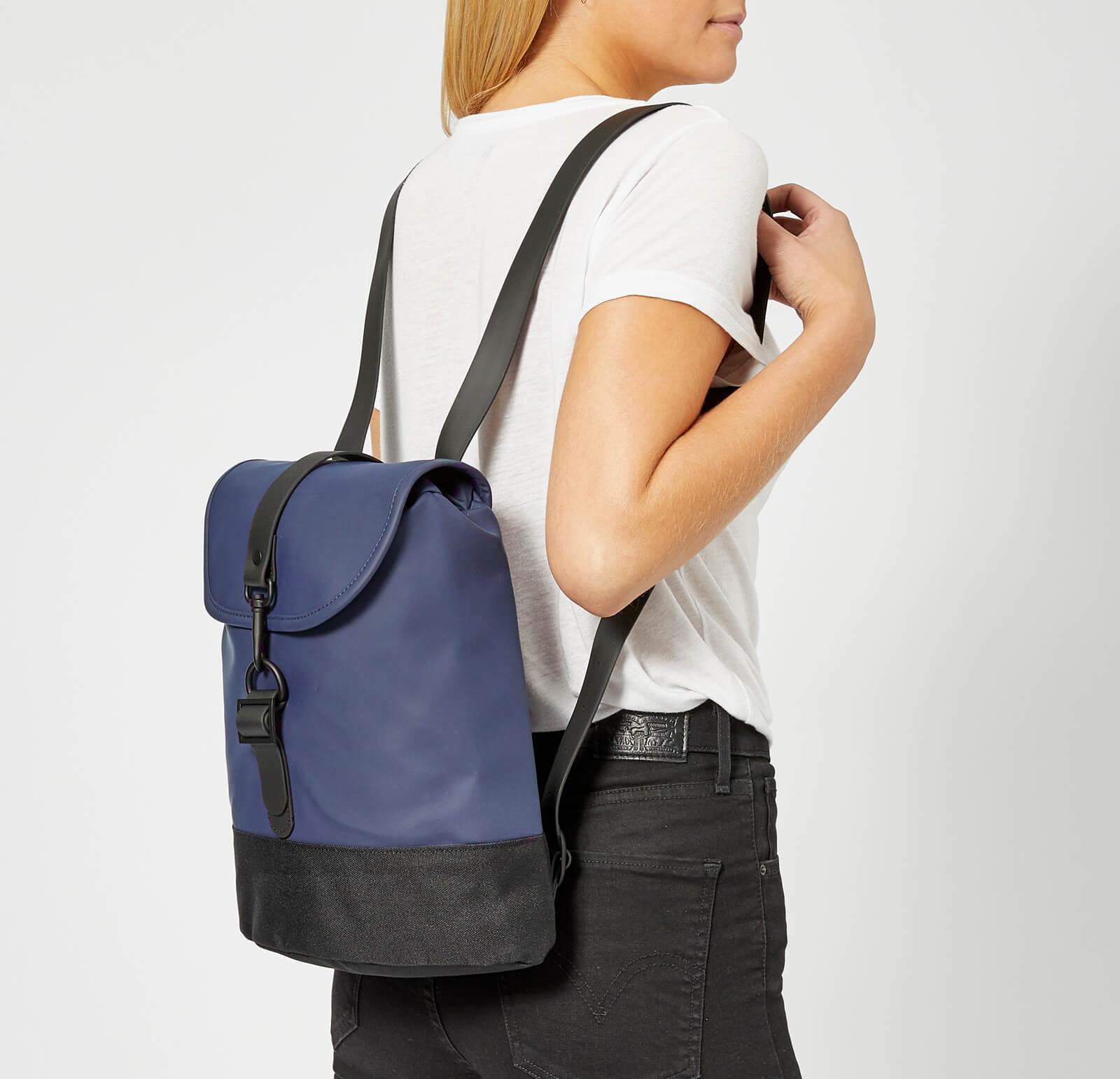 drawstring backpack rains