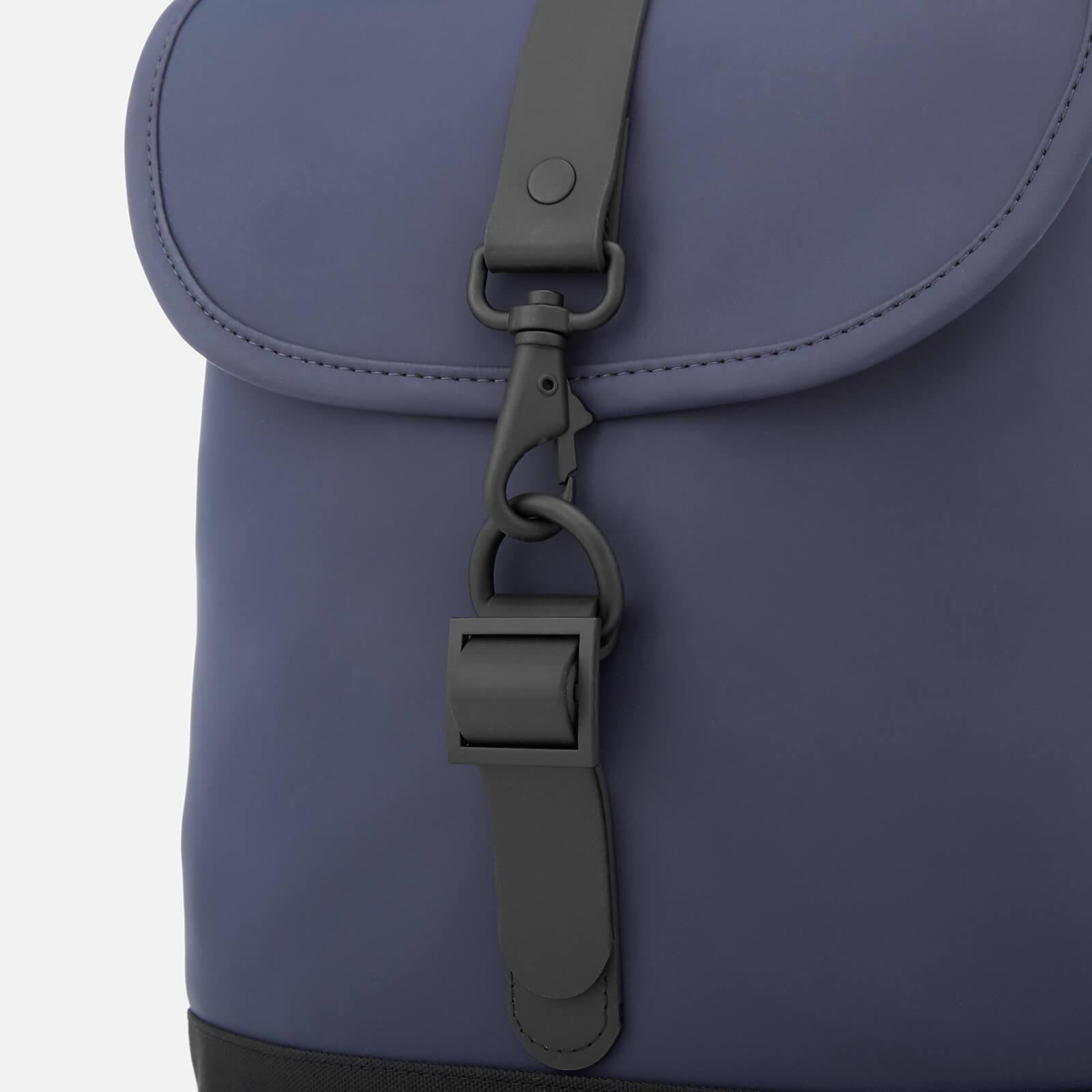 drawstring backpack rains