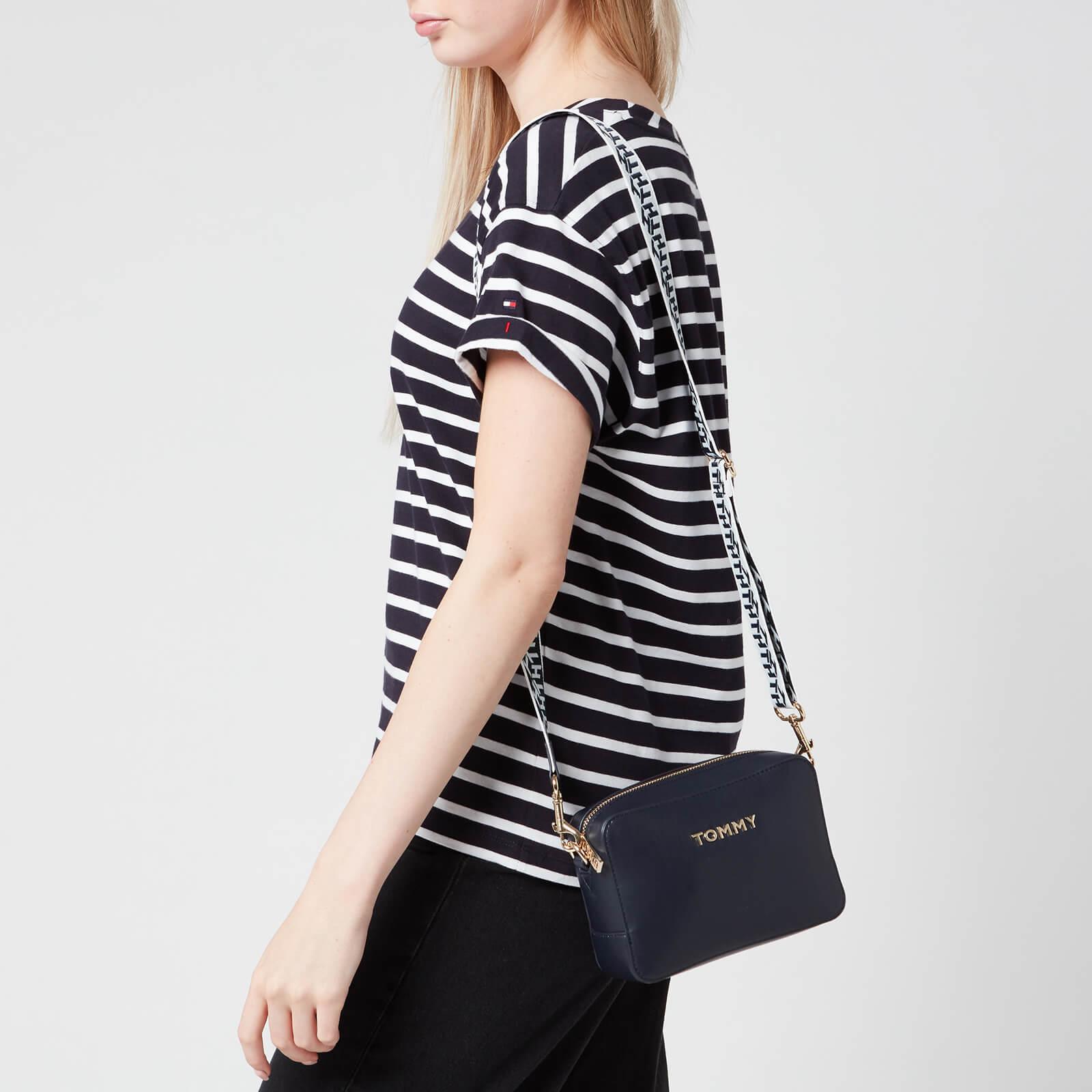 tommy hilfiger iconic camera bolsa beige