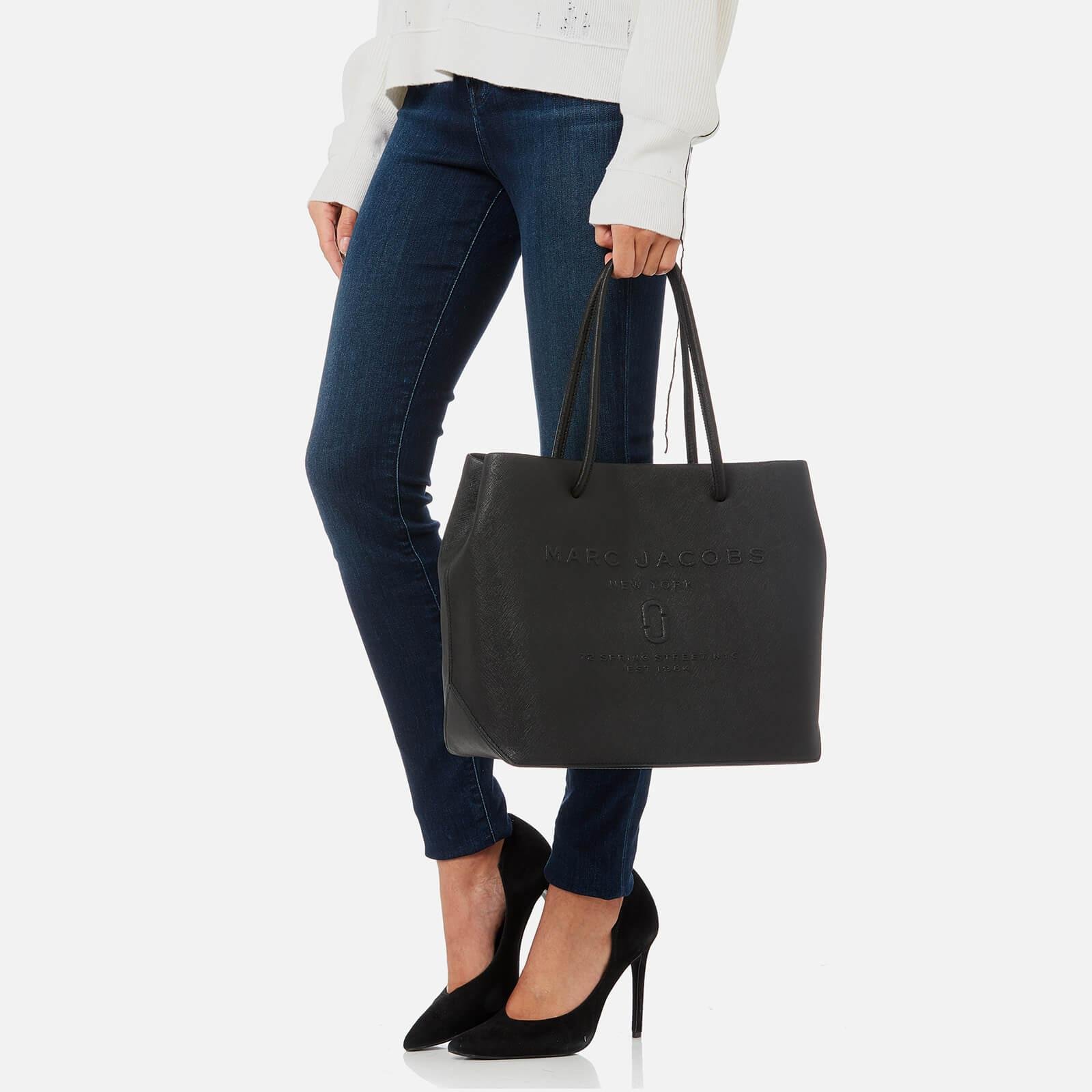 Marc Jacobs Leather Logo Shopper East West Tote Bag in Black | Lyst