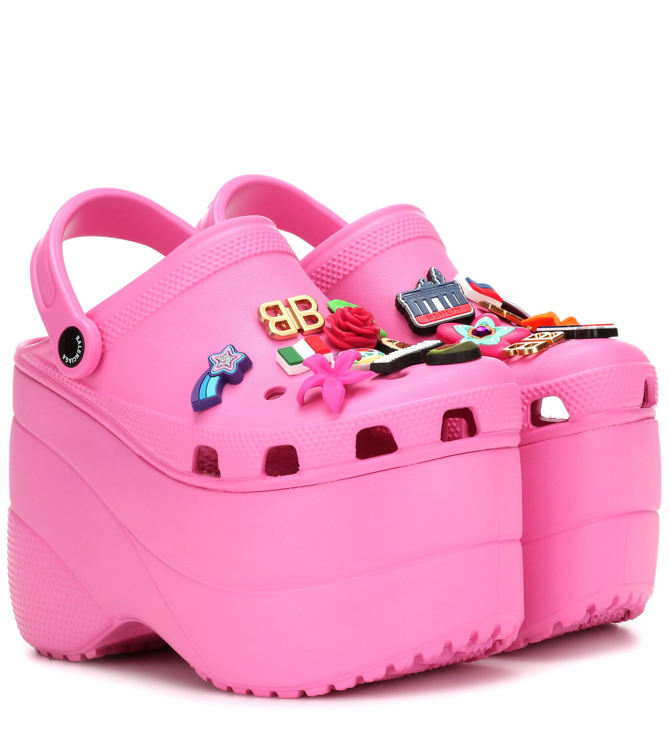 Balenciaga Verzierte Crocs mit Plateausohle in Pink | Lyst DE