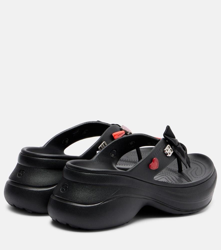 BALENCIAGA x Crocs サンダル Jibbitz platform thong 1067032 Balenciaga X Crocs Jibbitz Platform Thong Sandals in Black