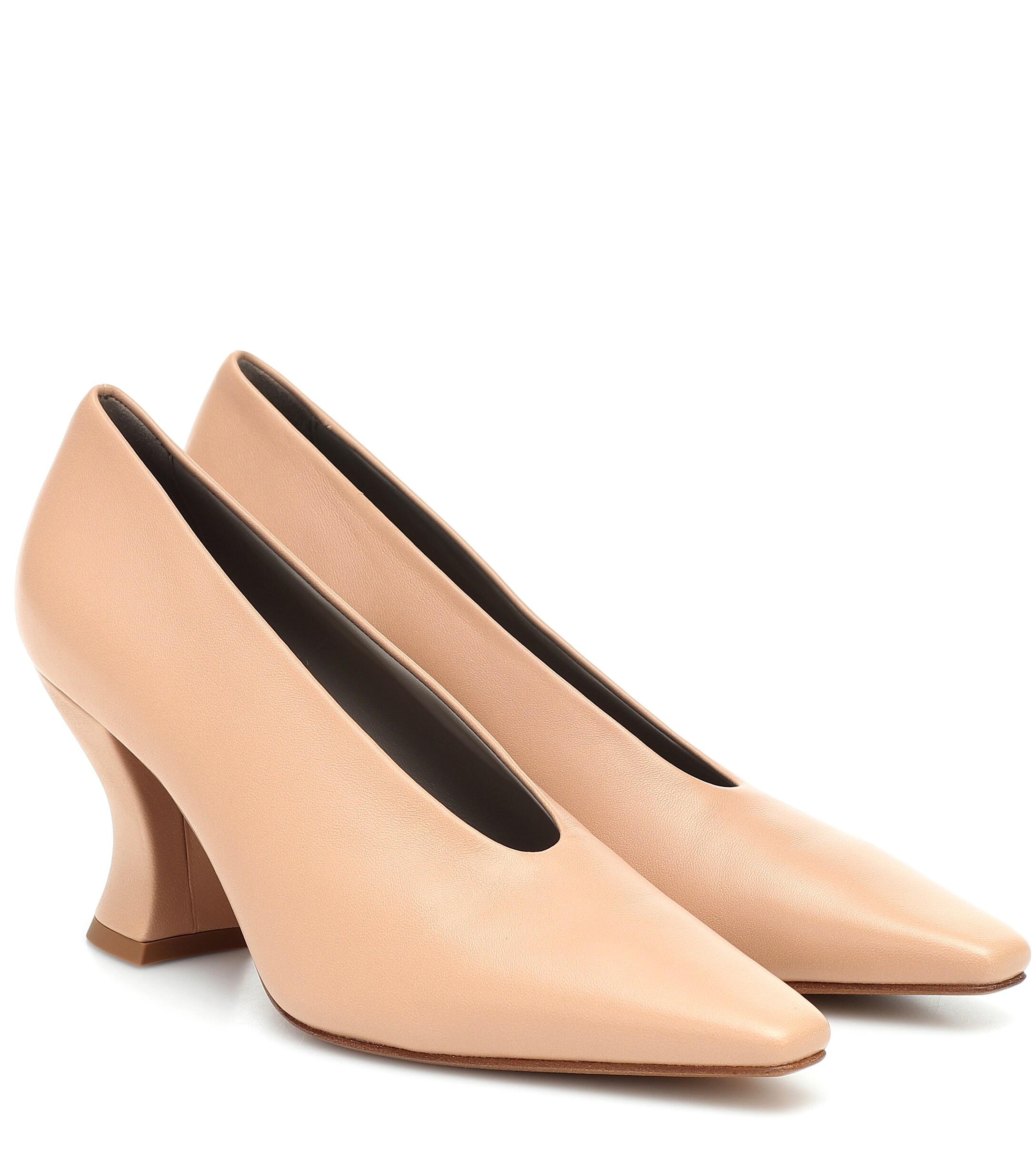 Bottega Almond Leather Pumps in Beige (Natural) Save 37 Lyst