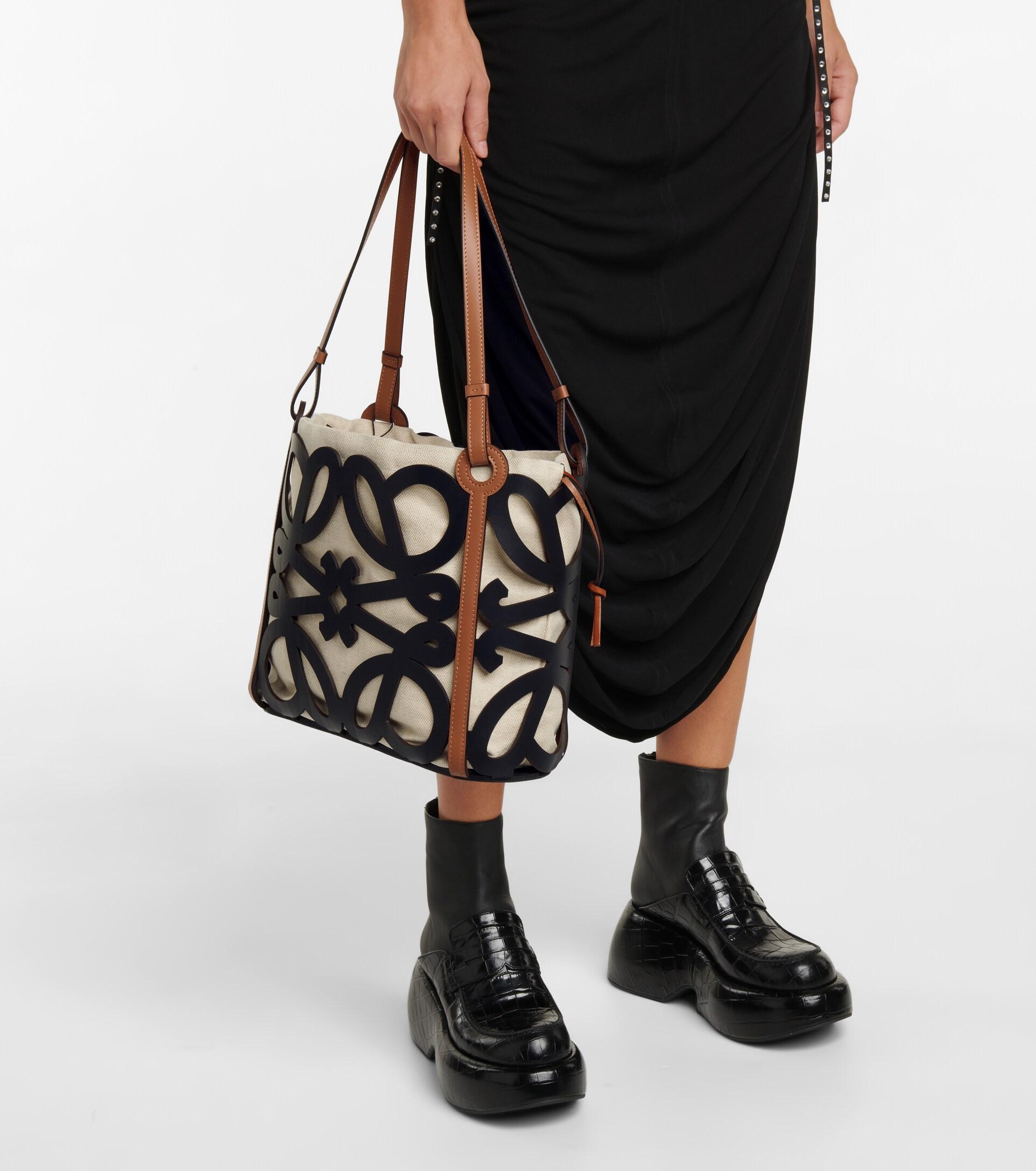Loewe Small Anagram Cutout Leather Tote in Black | Lyst