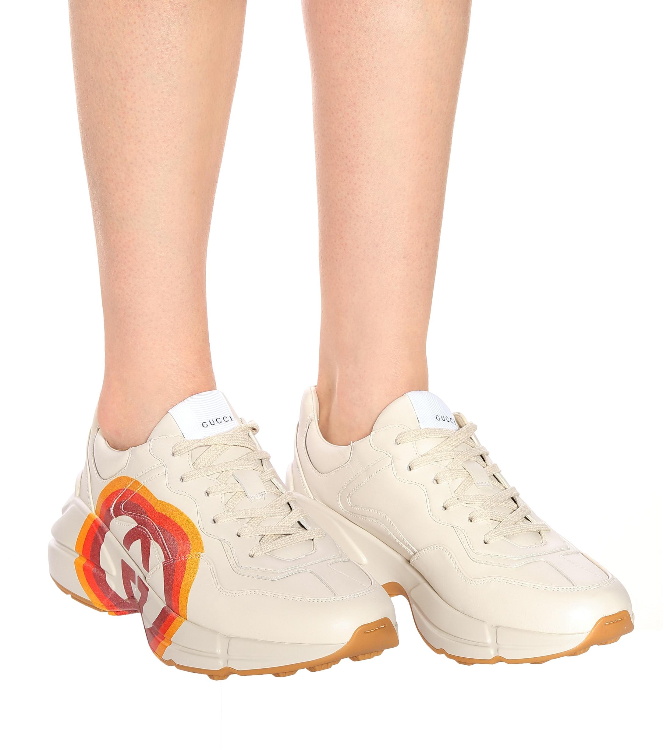 rhyton sneaker with interlocking g and heart