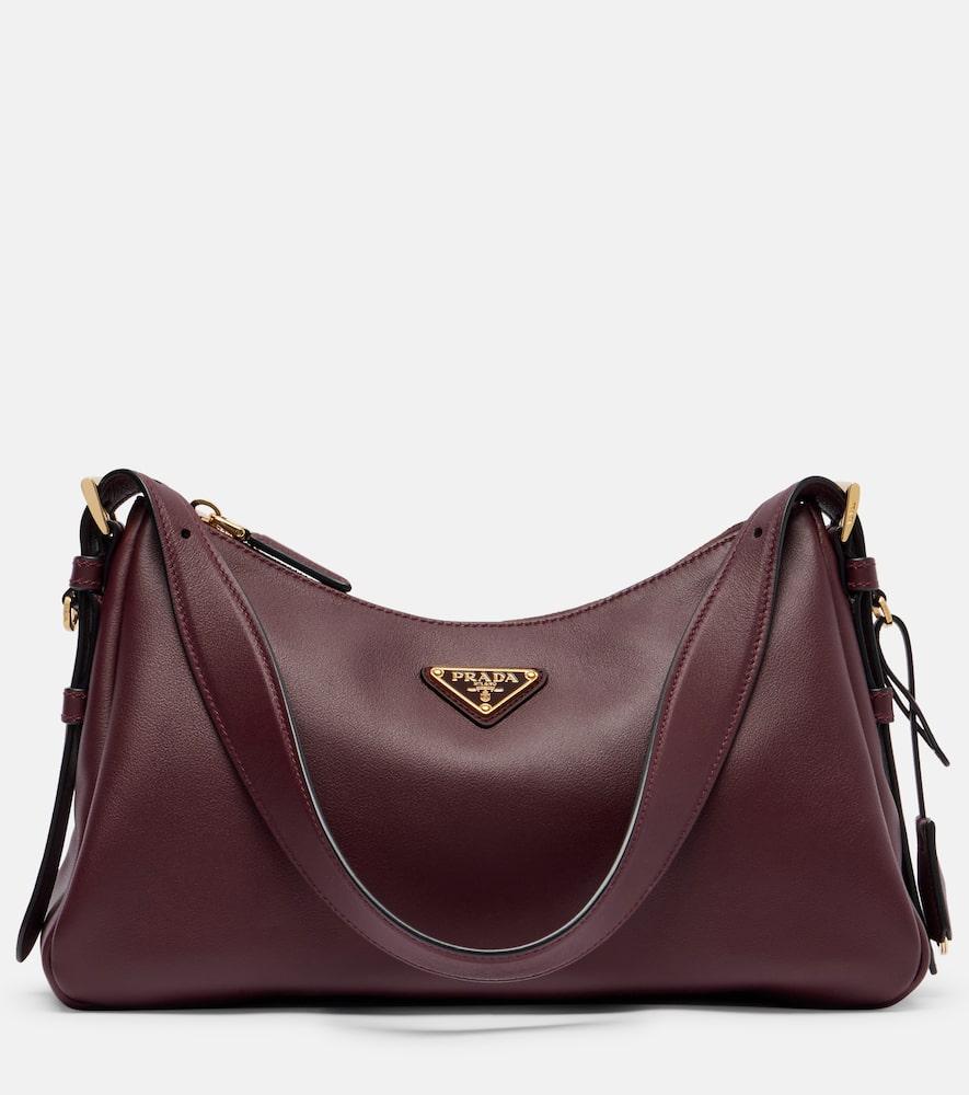 ショルダーバッグ・ポシェット Prada Burgundy Leather Shoulder Bag Prada Shoulder Bag: Red Patent Leather