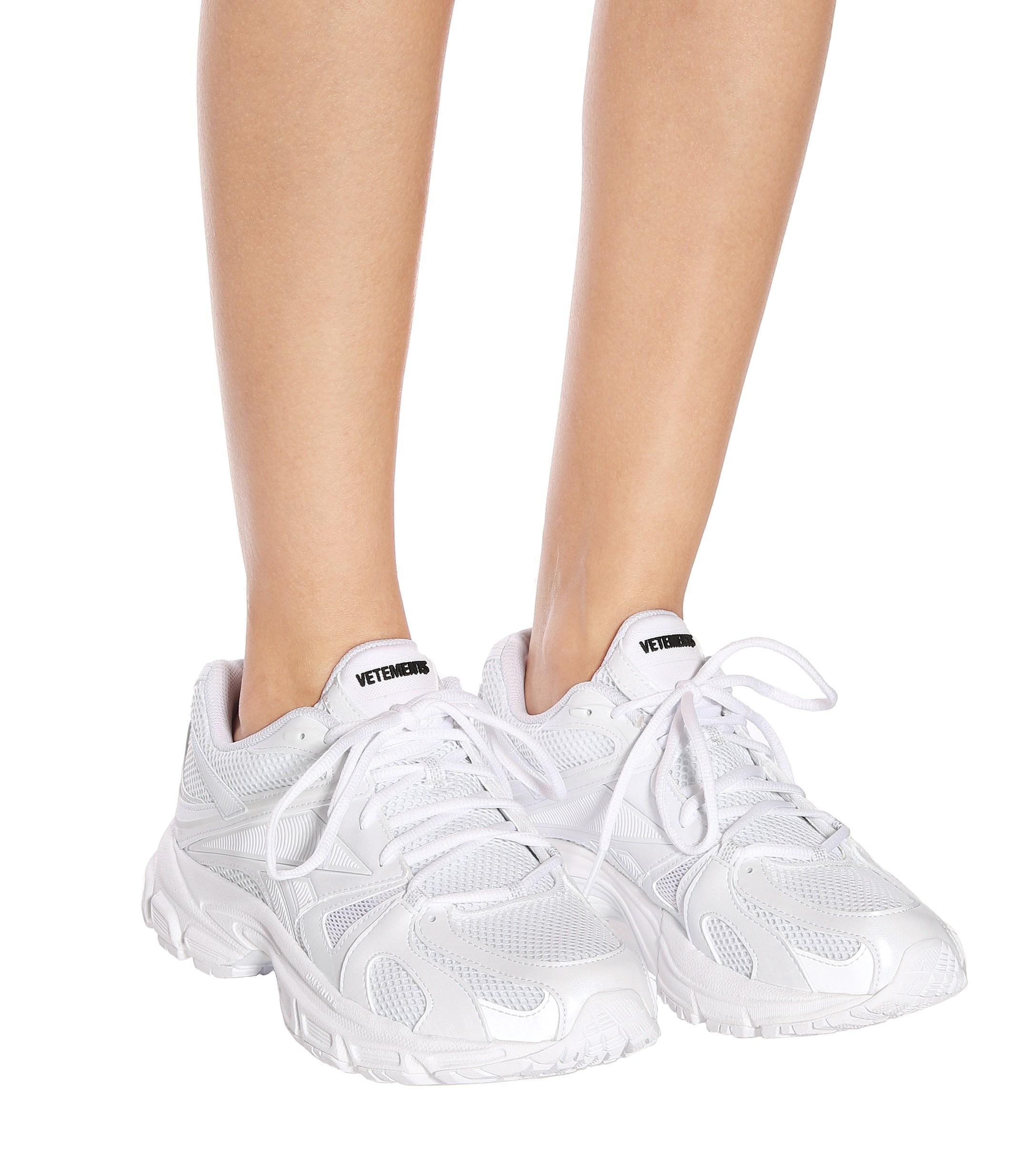 Vetements X Reebok Spike Runner 200 Sneakers in White | Lyst