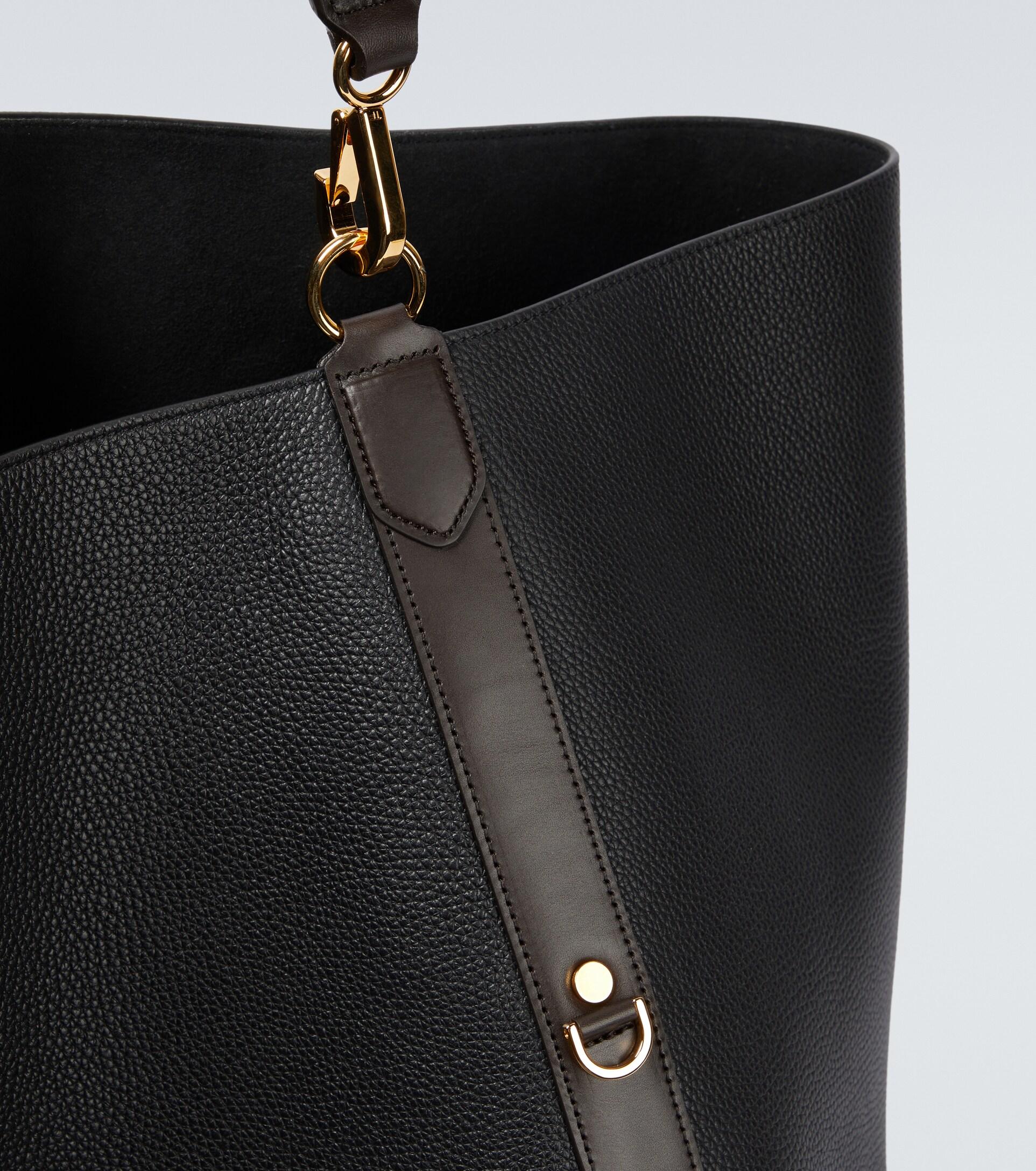 【送料&関税込】Tom Ford Logo Leather Shopping Bag GRAIN LEATHER SHOPPER WITH ZIP | Tom Ford Fashion