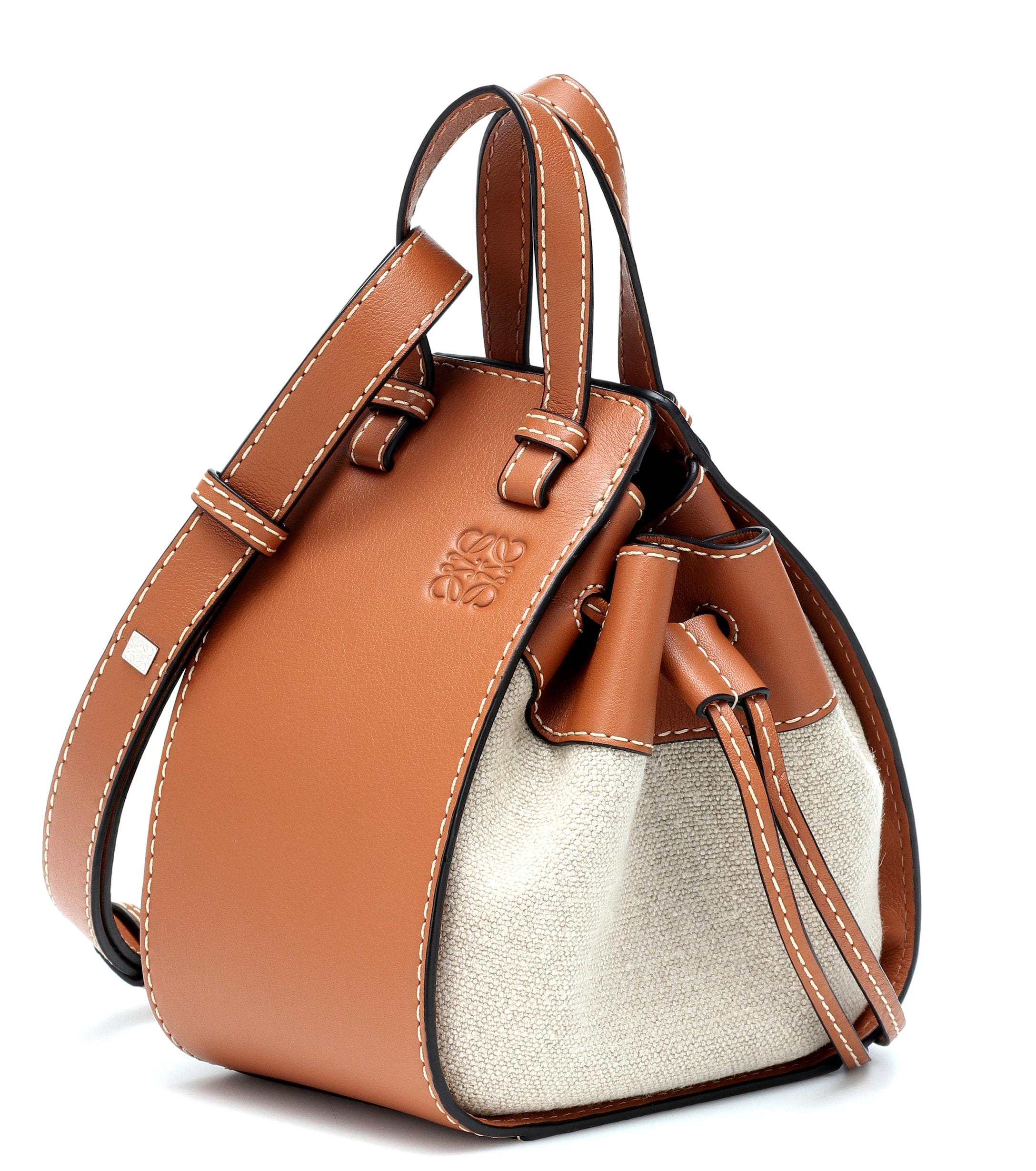 Bolso cruzado Mini Hammock de piel Loewe de Cuero de color Marrón | Lyst