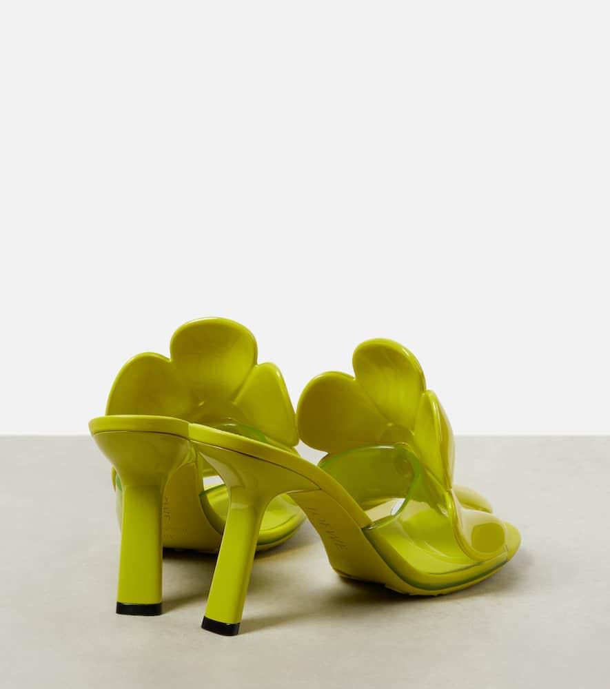 24SS new/LOEWE 花びらフラワーPVCミュール Mule Lime Loewe Petal Flower Pvc Mules in Yellow | Lyst