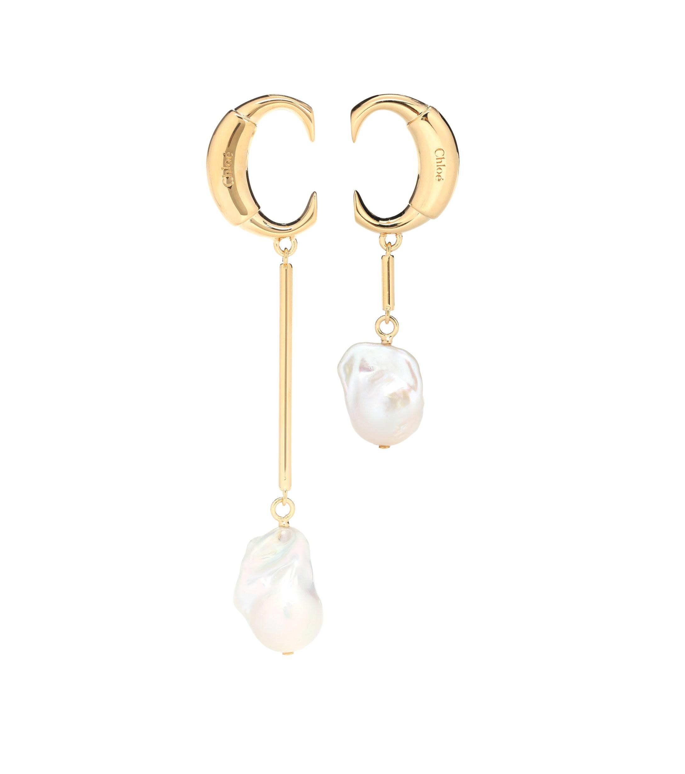 Chloé Darcey Baroque Pearl Earrings in Metallic | Lyst