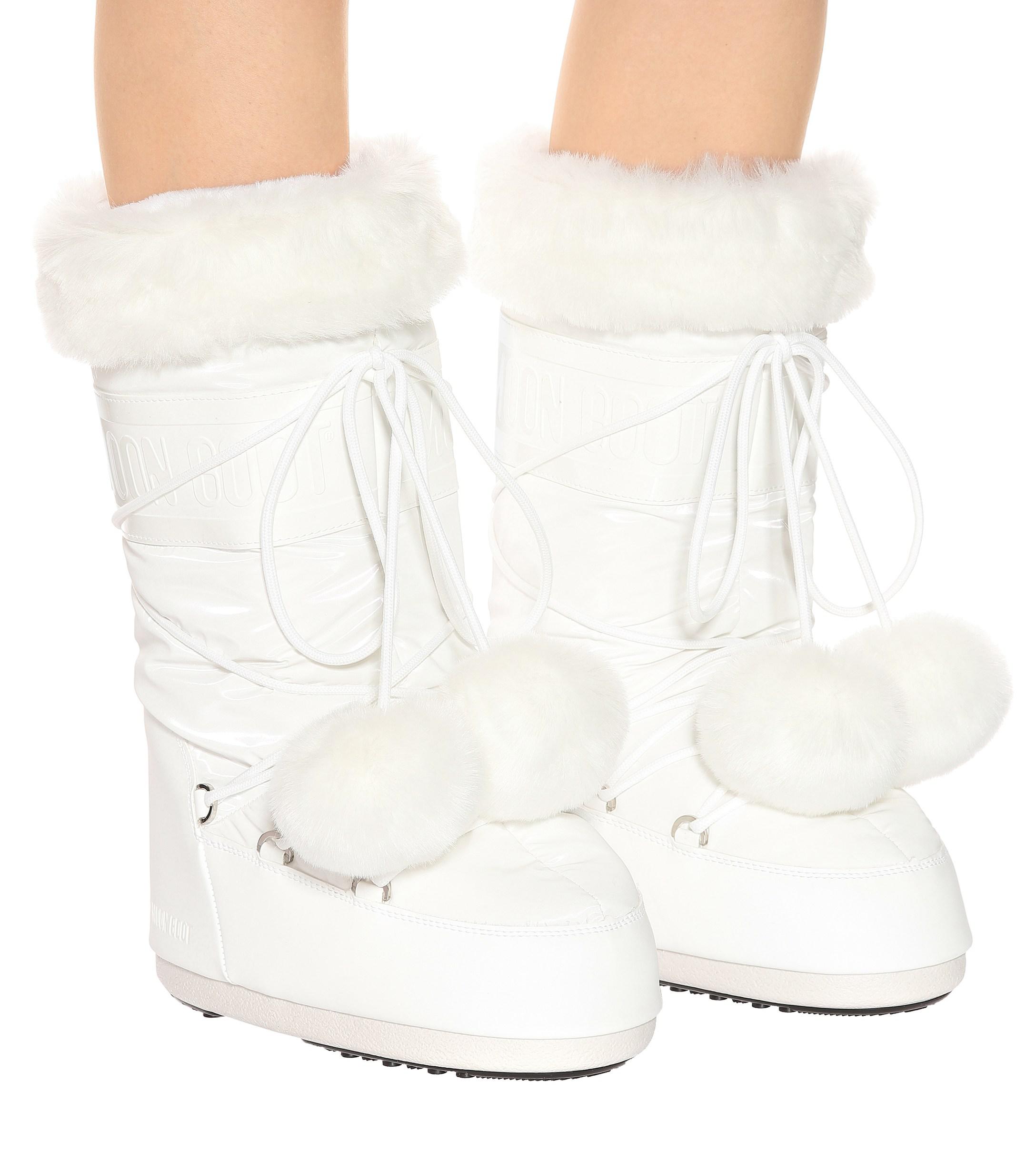 Moon Boot Fur Exclusive To Mytheresa – Classic Pom Pom Ankle Boots in White  | Lyst