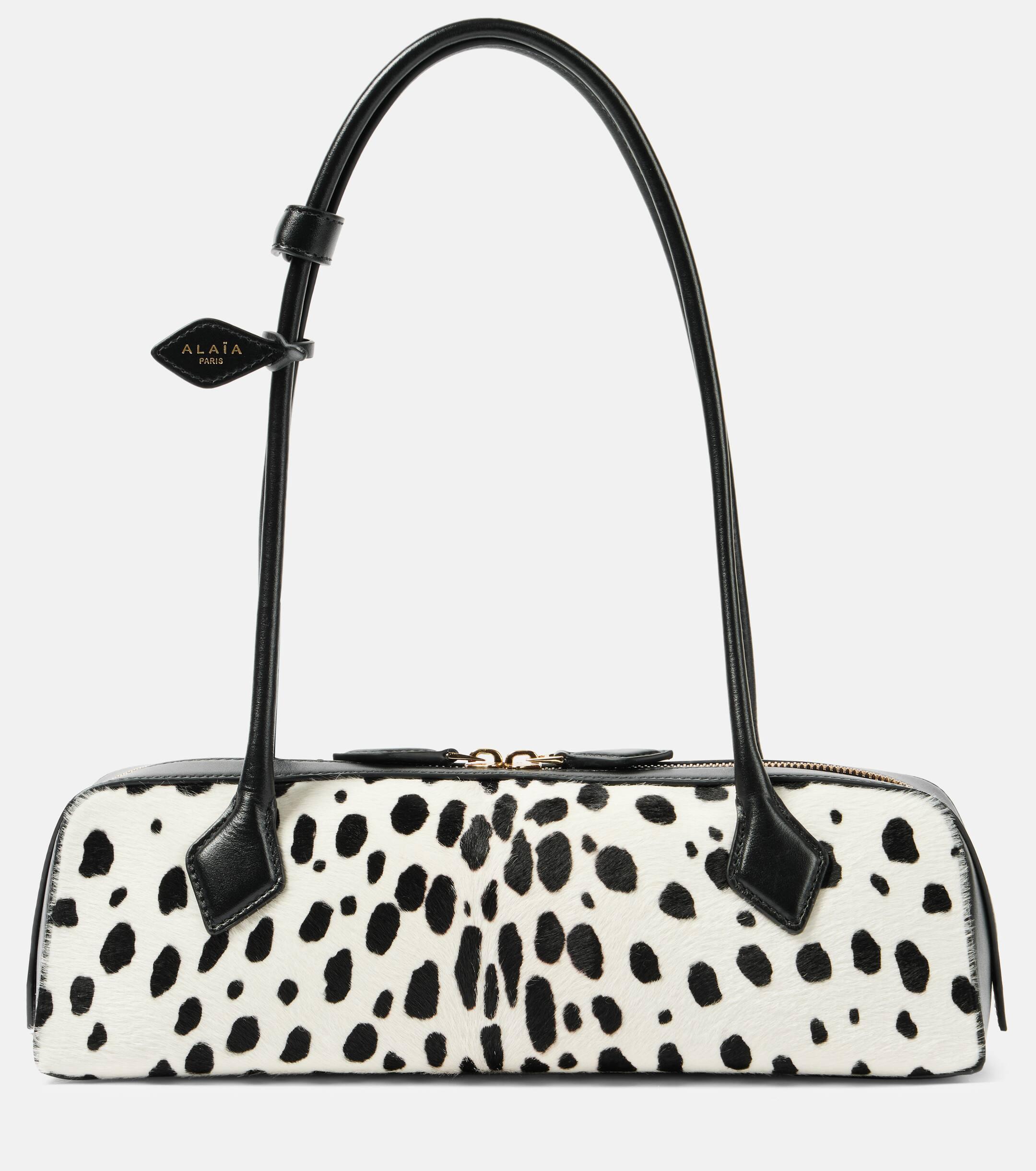 ハンドバッグ ALAIA LE TECKEL MEDIUM HANDBAG IN PONY HAIR Alaïa Le Teckel Medium Calf Hair Shoulder Bag in Black | Lyst UK