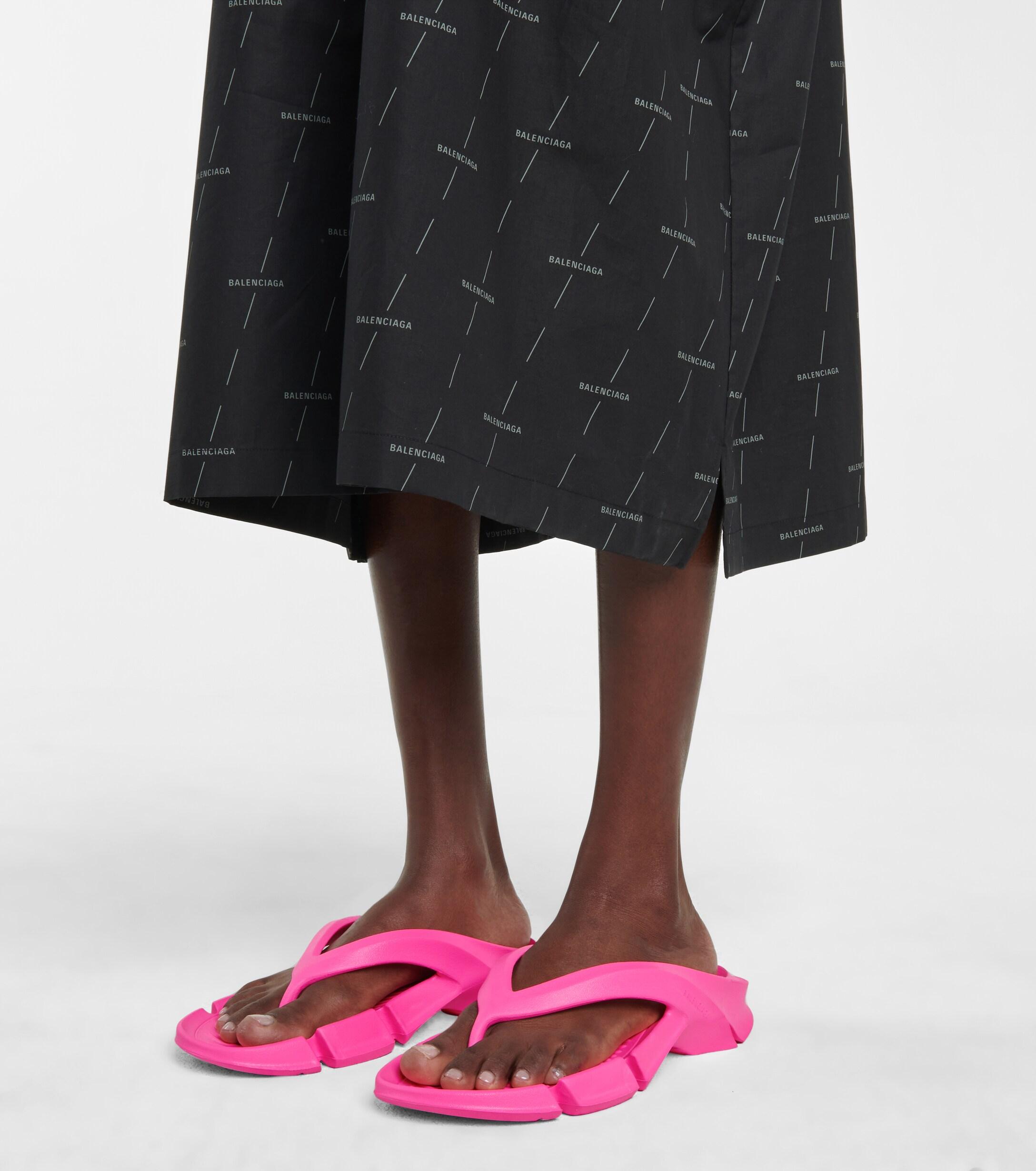Balenciaga Mold Thong Sandals in Pink | Lyst