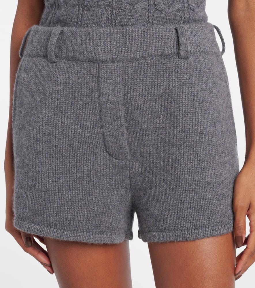 ショートパンツ LISA YANG Women Shorts  Burmudas 202143TO BROWN Women's Lisa Yang Shorts Sale | Up to 70% Off | THE OUTNET