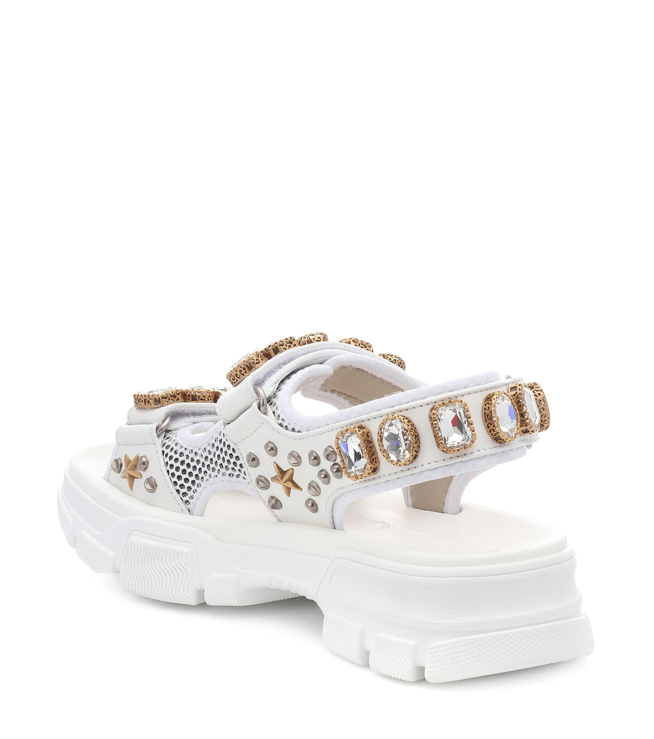 Sandalias con apliques de cristales Gucci de color Blanco | Lyst