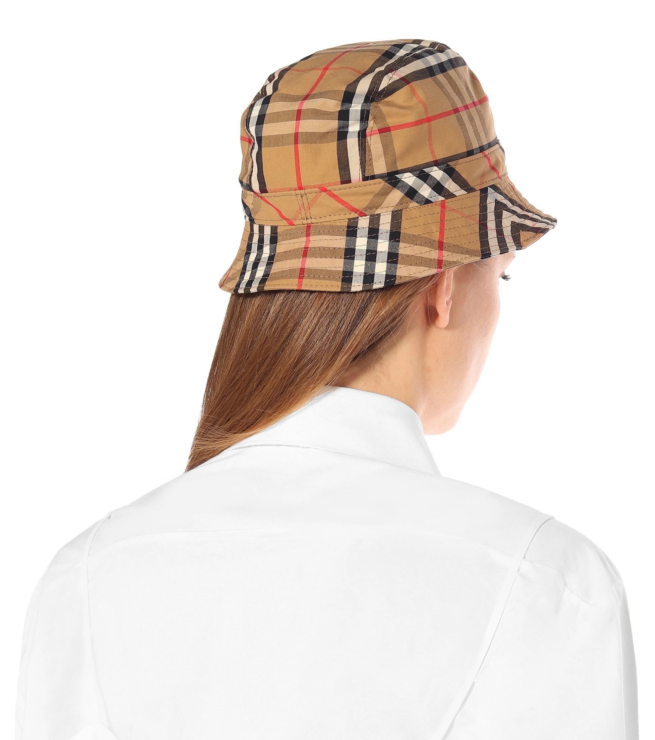 Burberry Cotton Vintage Check Bucket Hat In Beige in Natural - Lyst