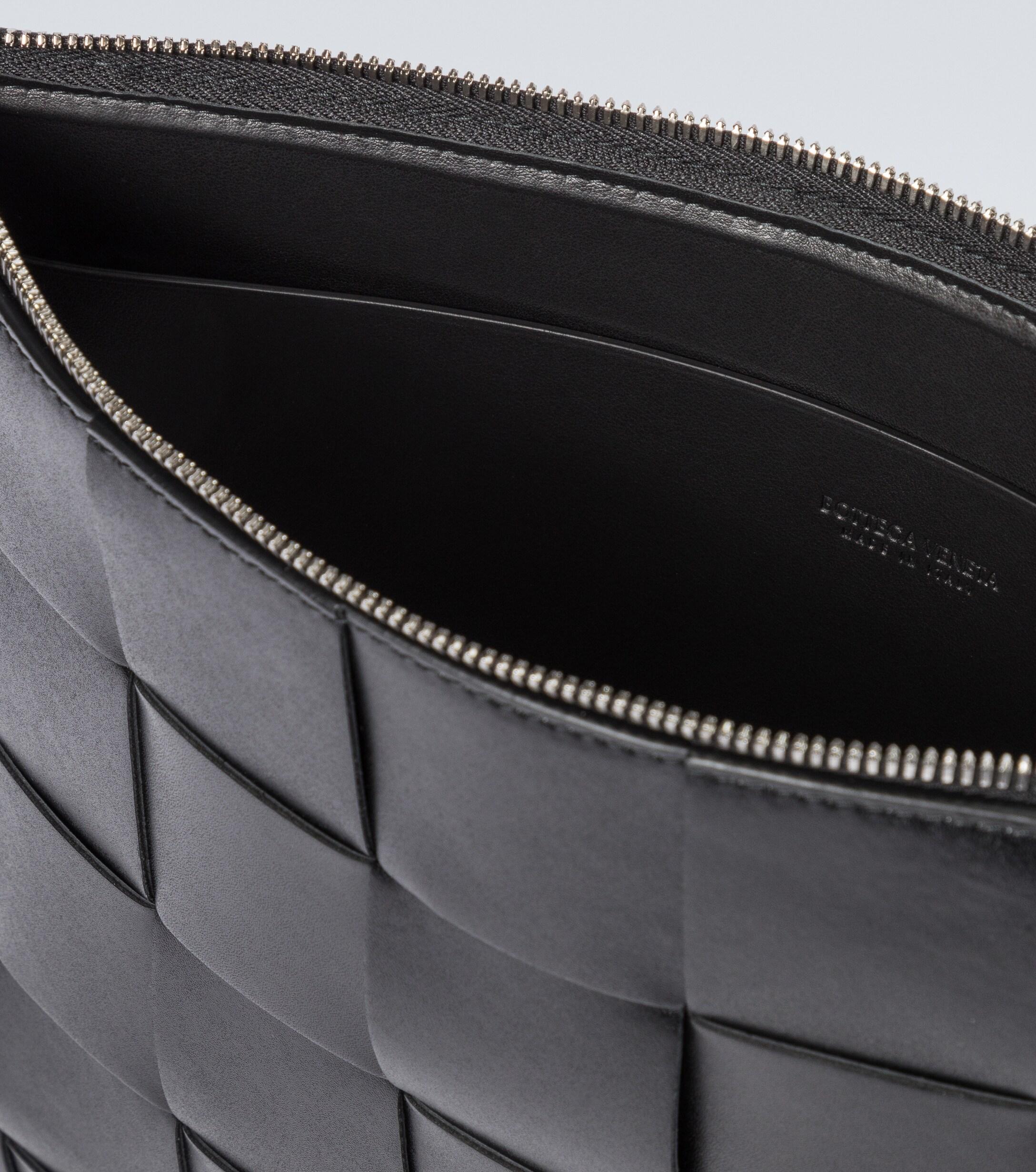 Bottega Veneta Intrecciato Urban Leather Pouch in Black for Men - Lyst