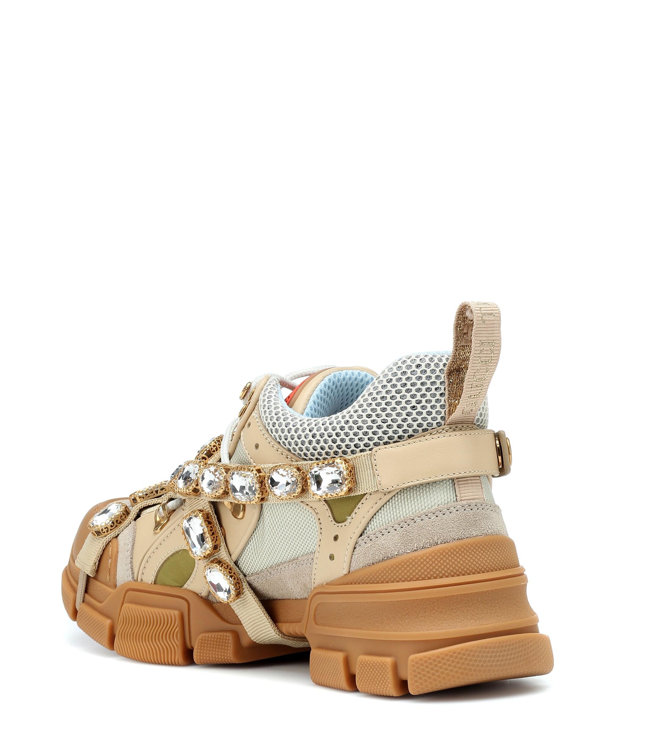 Gucci Sneakers Flashtrek mit Kristallen in Natur - Lyst